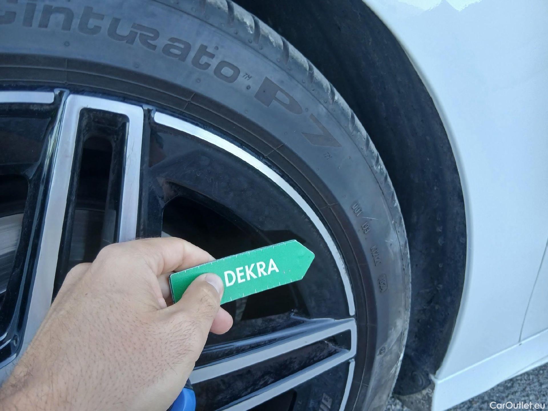  Mercedes  A-Klasse MERCEDES-BENZ Clase A / 2018 / 5P / berlina con portón A 200 #4