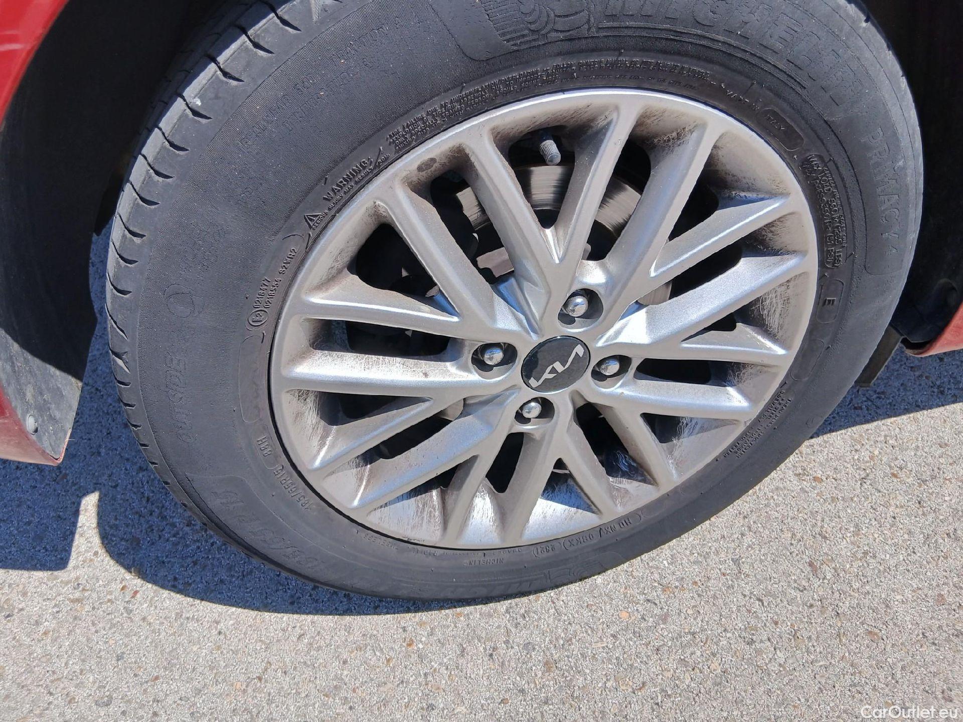  KIA  Rio KIA  / 2020 / 5P / berlina con portón 1.0 T-GDi 74kW (100CV) MHEV iMT Concept #37