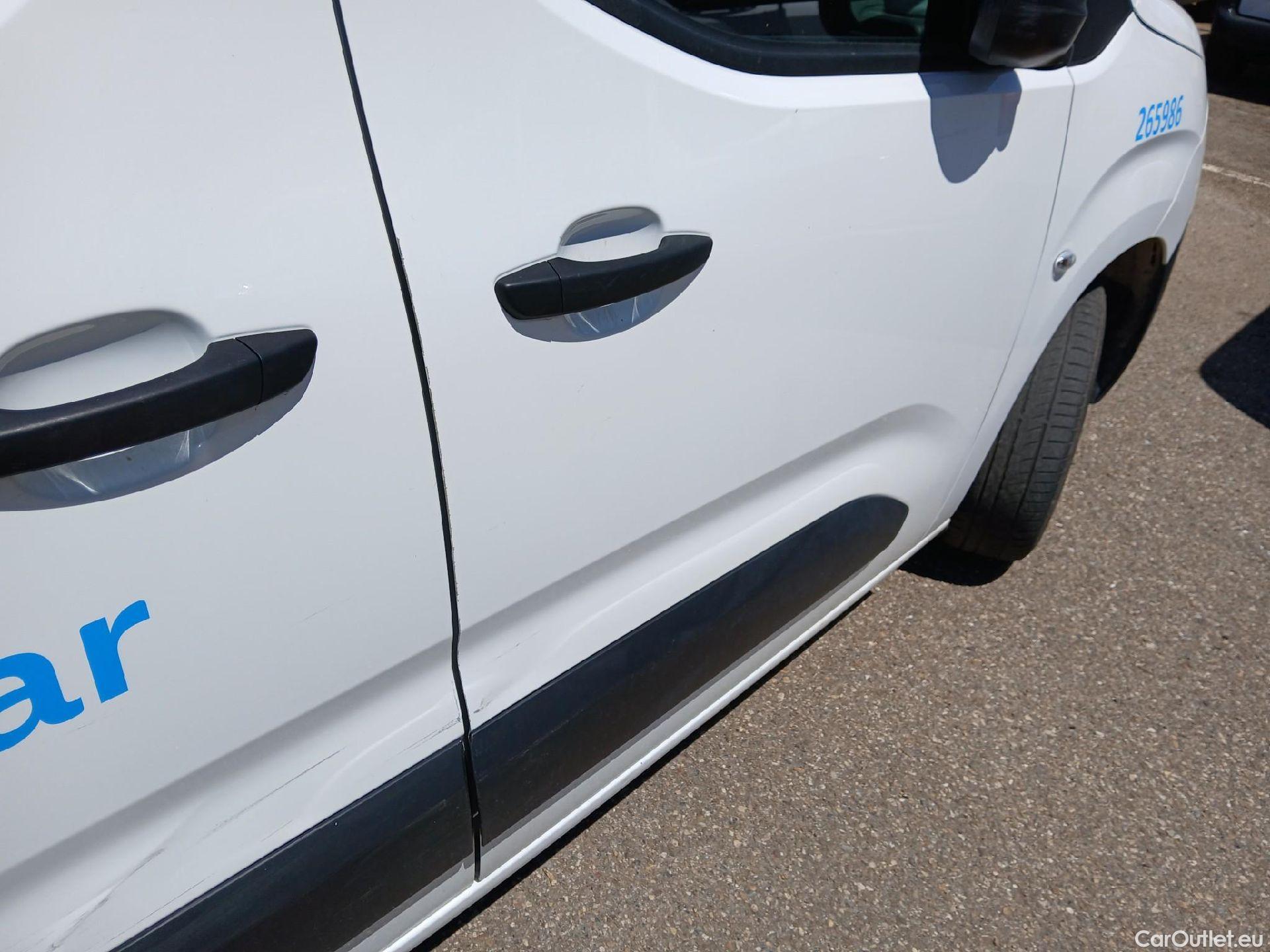  Citroen  Berlingo CITROEN  / 2018 / 4P / furgón derivado de turismo Talla M BlueHDi 100 CLUB #24