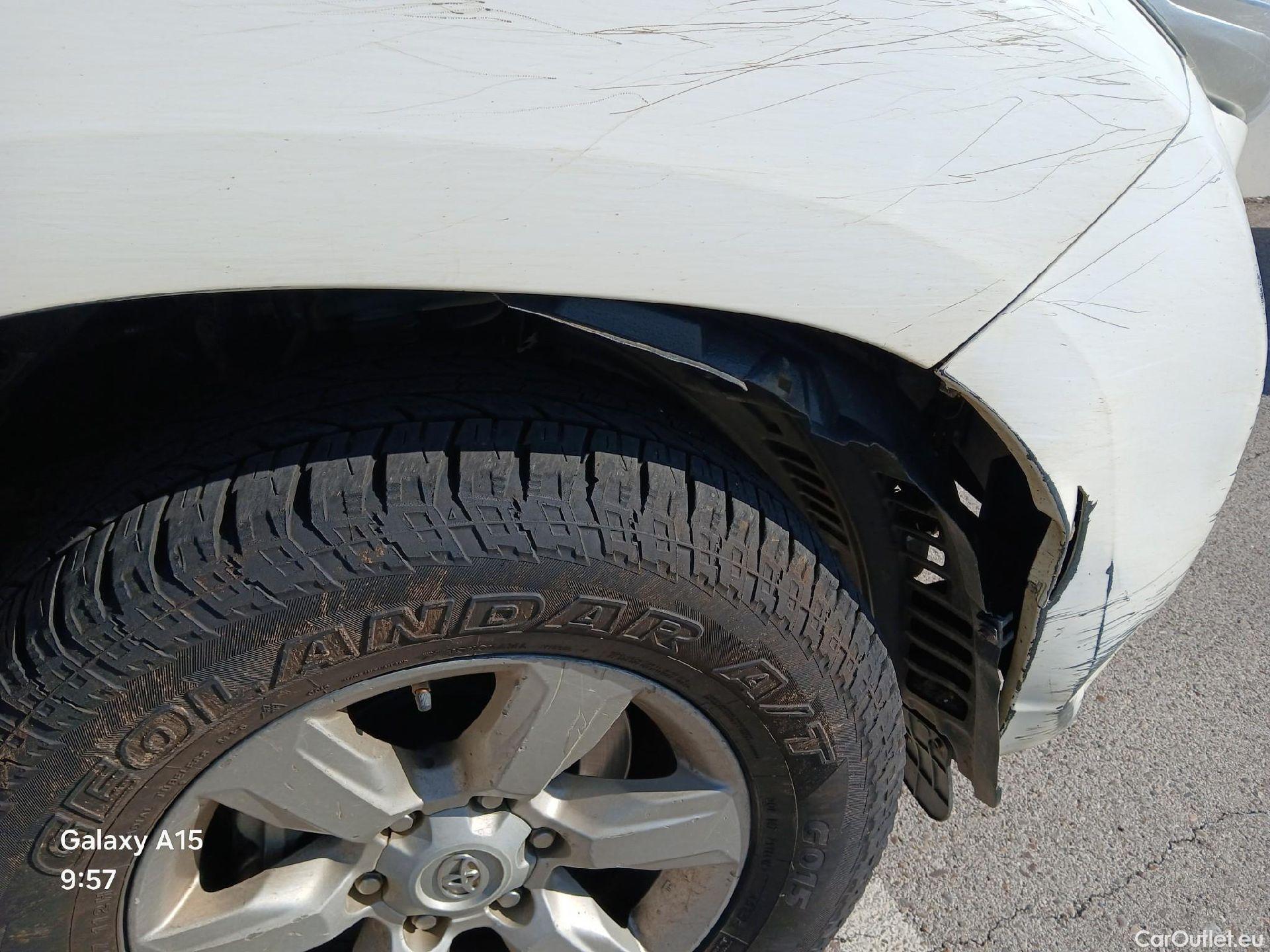  Toyota  Land Cruiser TOYOTA  3p 11G todoterreno 2.8 D-4D VX #54
