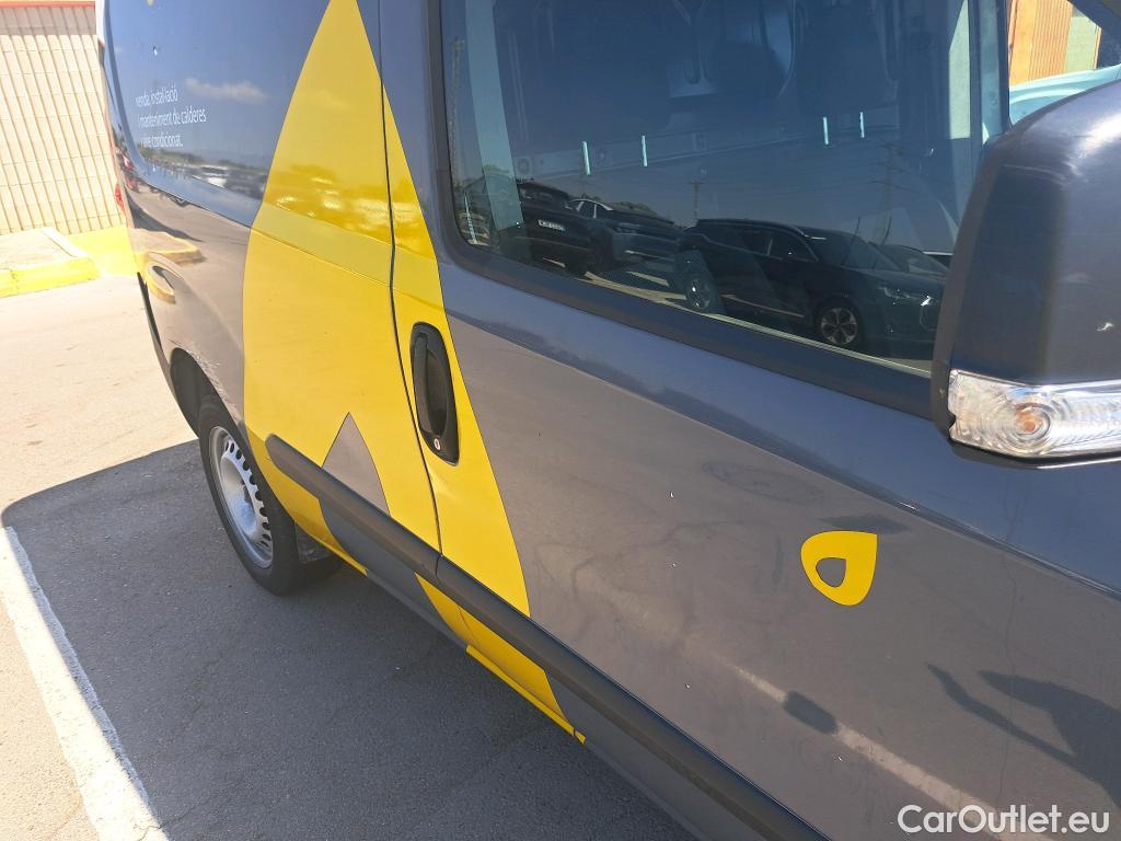  Fiat  Doblo FIAT Doblò Cargo/2015/3P/furgón derivado de turismo Cargo Base Plus 1.3 Mjet 59kW (80CV) #20