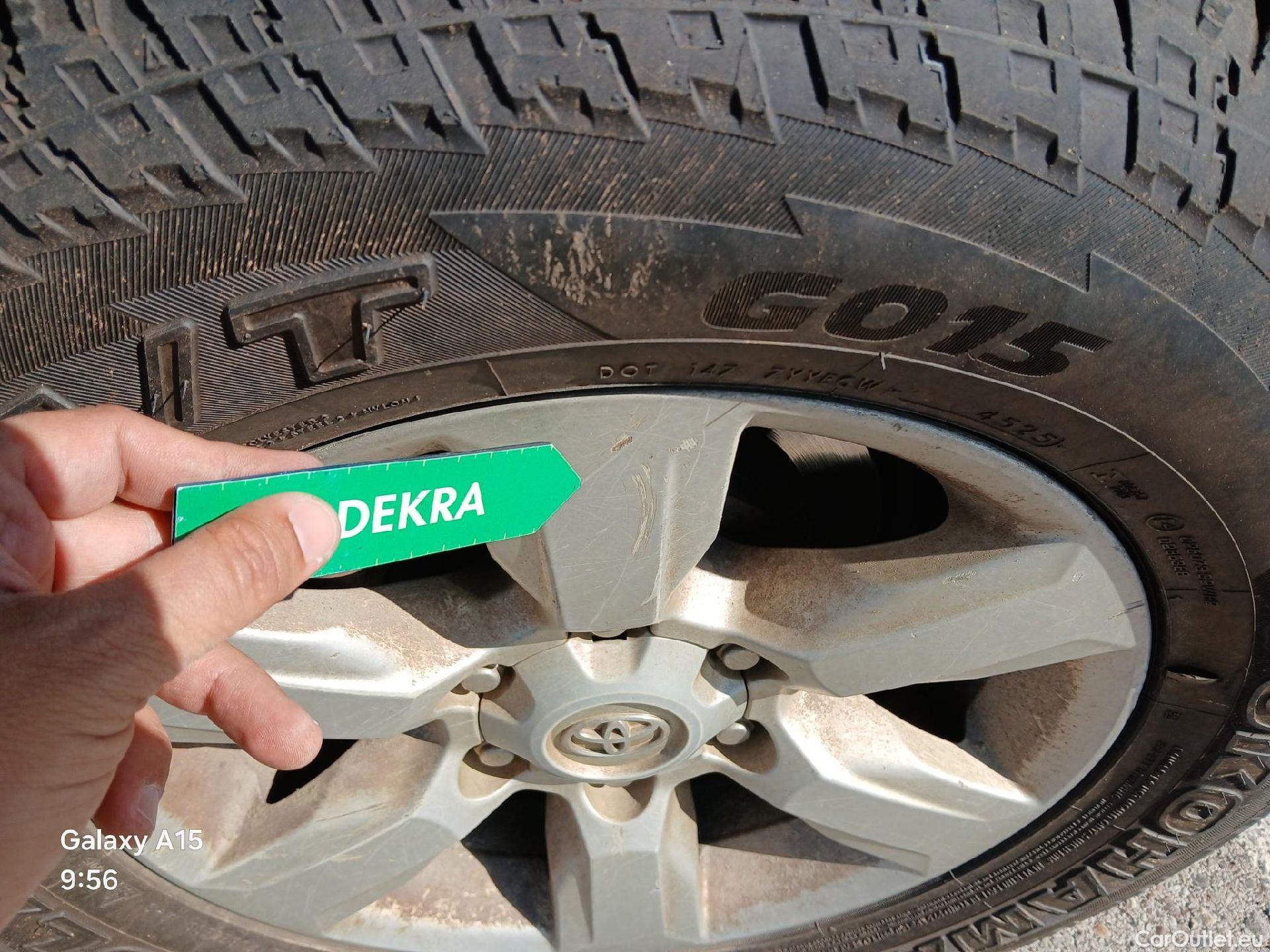  Toyota  Land Cruiser TOYOTA  3p 11G todoterreno 2.8 D-4D VX #48