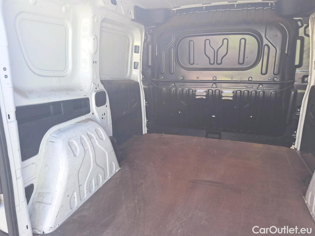  Fiat  Doblo FIAT Doblò Cargo/2015/3P/furgón derivado de turismo Cargo Base Plus 1.3 Mjet 59kW (80CV) #55