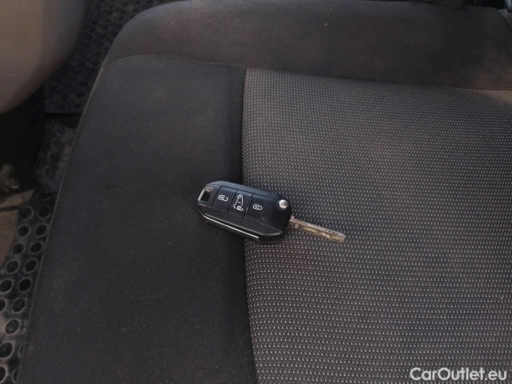  Opel  Vivaro OPEL  / 2019 / 4P / furgón 1.5 Diésel 74kW (100CV) M Std Express (AC) #3