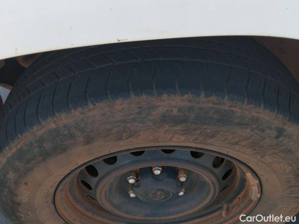  Toyota  Hilux TOYOTA  / 2016 / 4P / pickup 2.4 D-4D Cabina Doble GX #33