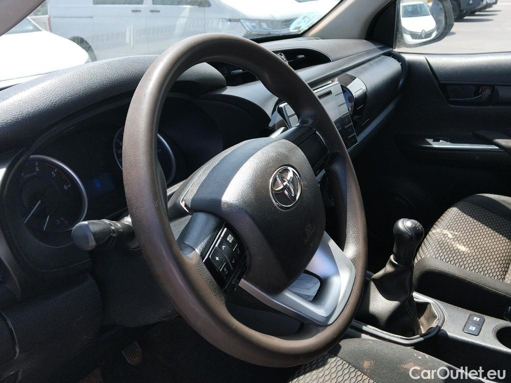  Toyota  Hilux TOYOTA  / 2016 / 4P / pickup 2.4 D-4D Cabina Doble GX #51