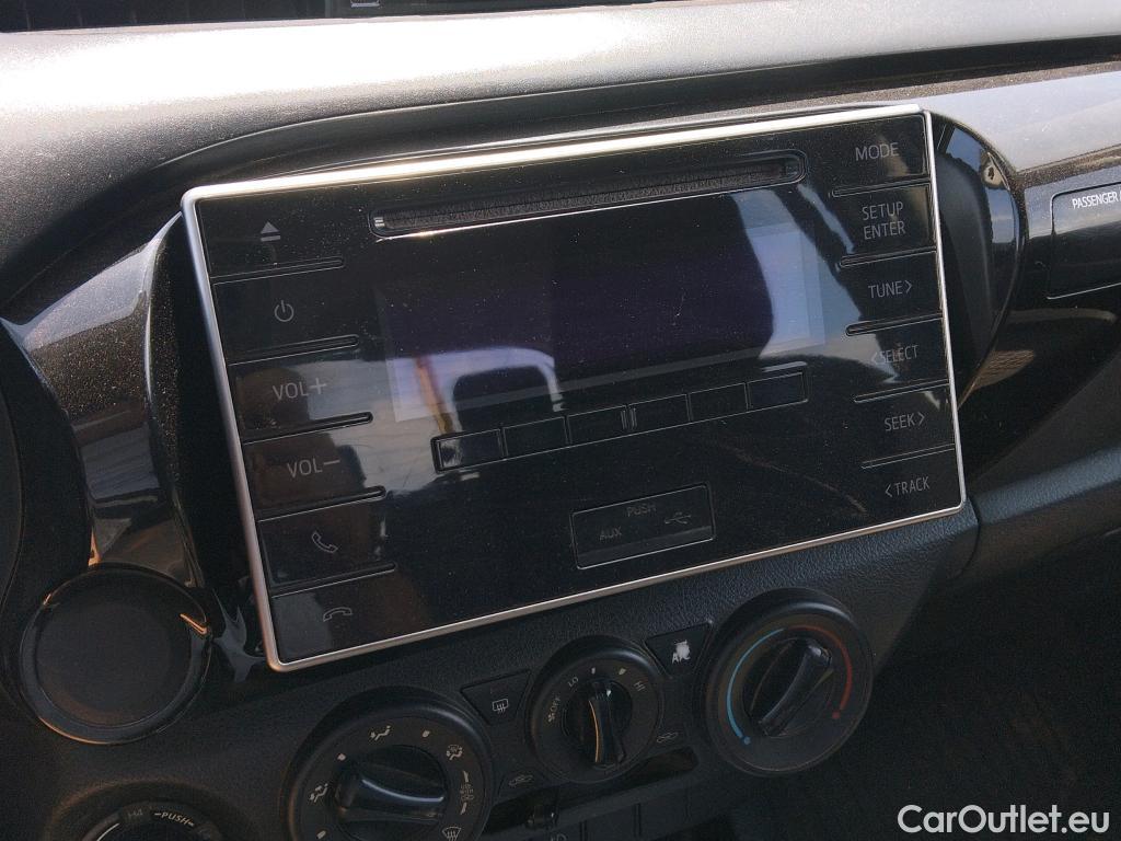  Toyota  Hilux TOYOTA  / 2016 / 4P / pickup 2.4 D-4D Cabina Doble GX #60