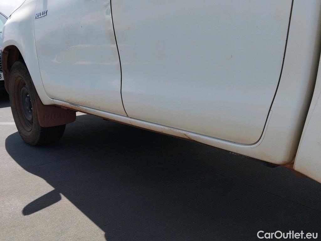  Toyota  Hilux TOYOTA  / 2016 / 4P / pickup 2.4 D-4D Cabina Doble GX #23