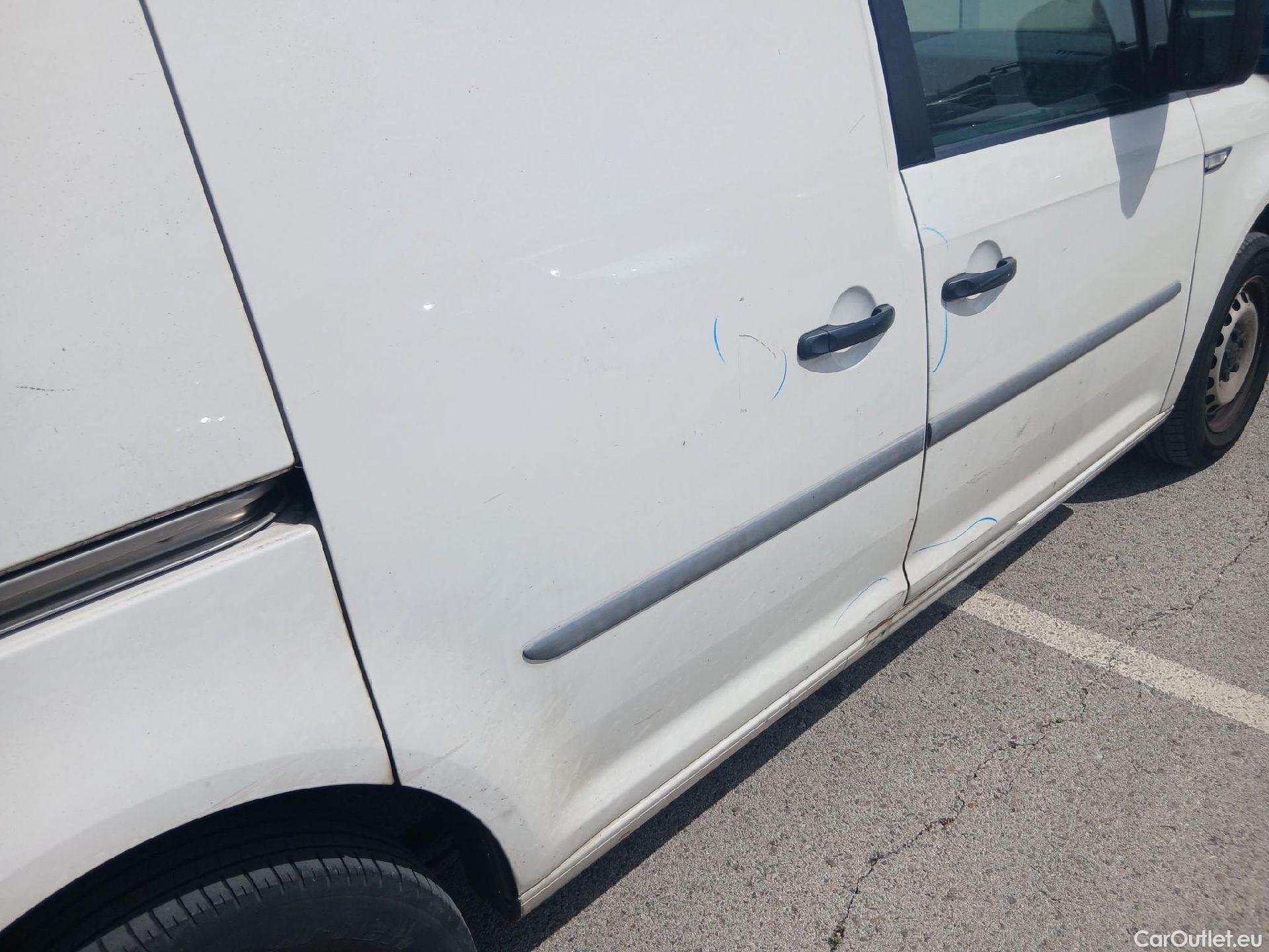  Volkswagen  Caddy VOLKSWAGEN  / 2015 / 4P / furgón derivado de turismo Profesional Furgón 2.0 TDI 55kW BMT #24