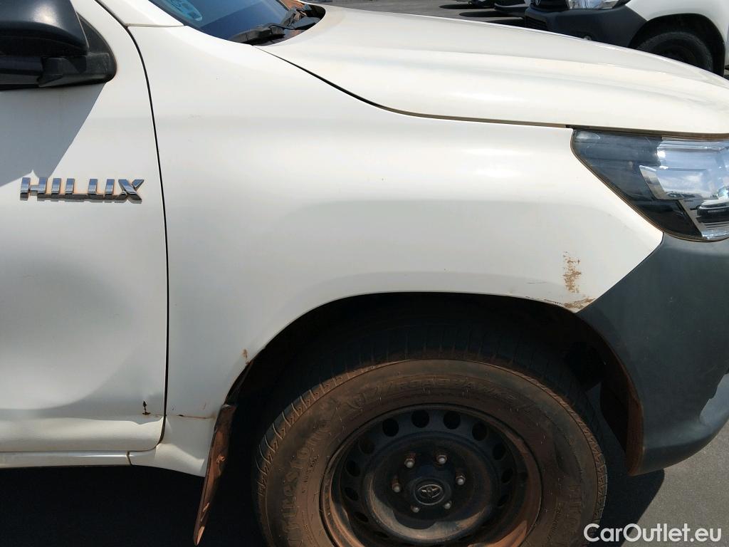  Toyota  Hilux TOYOTA  / 2016 / 4P / pickup 2.4 D-4D Cabina Doble GX #27