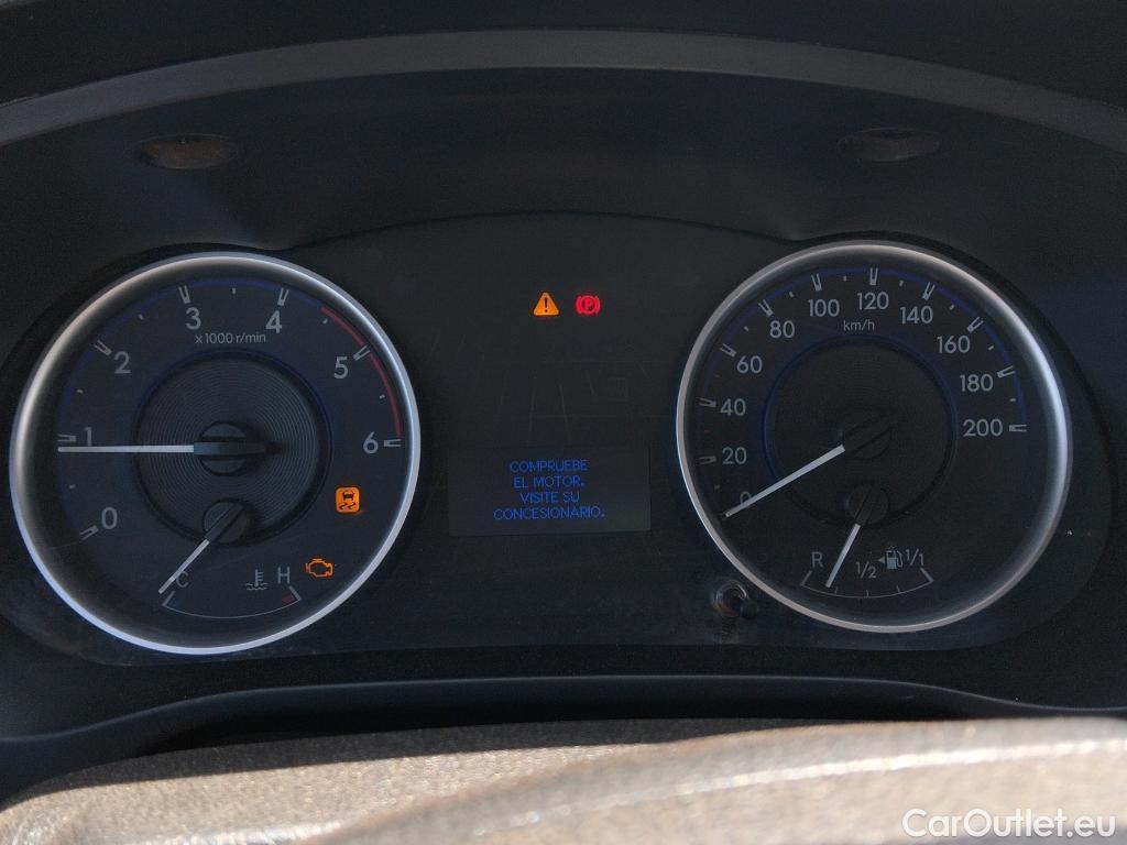  Toyota  Hilux TOYOTA  / 2016 / 4P / pickup 2.4 D-4D Cabina Doble GX #56
