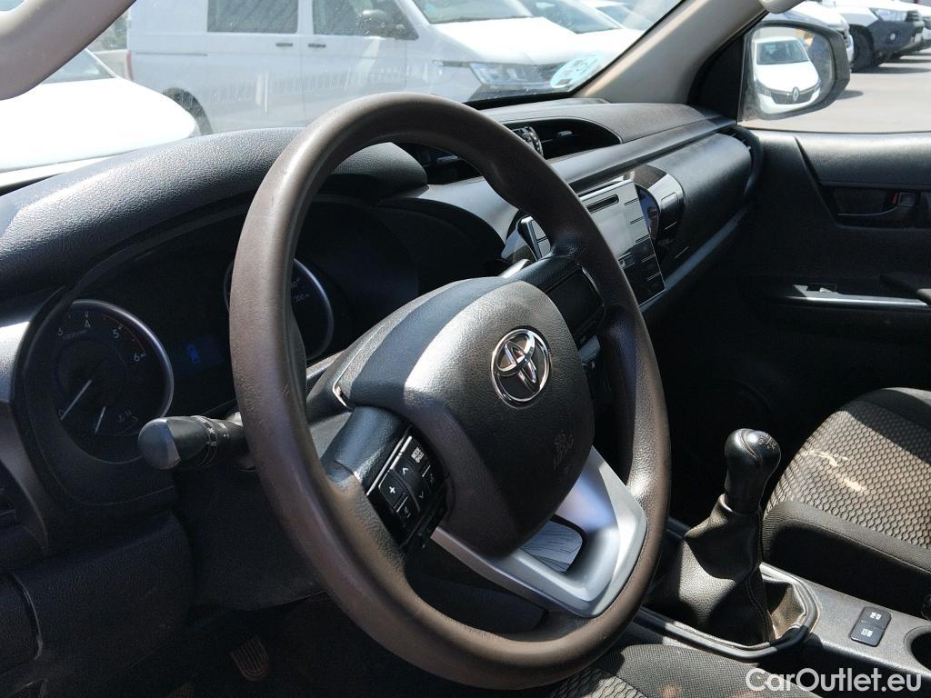  Toyota  Hilux TOYOTA  / 2016 / 4P / pickup 2.4 D-4D Cabina Doble GX #50