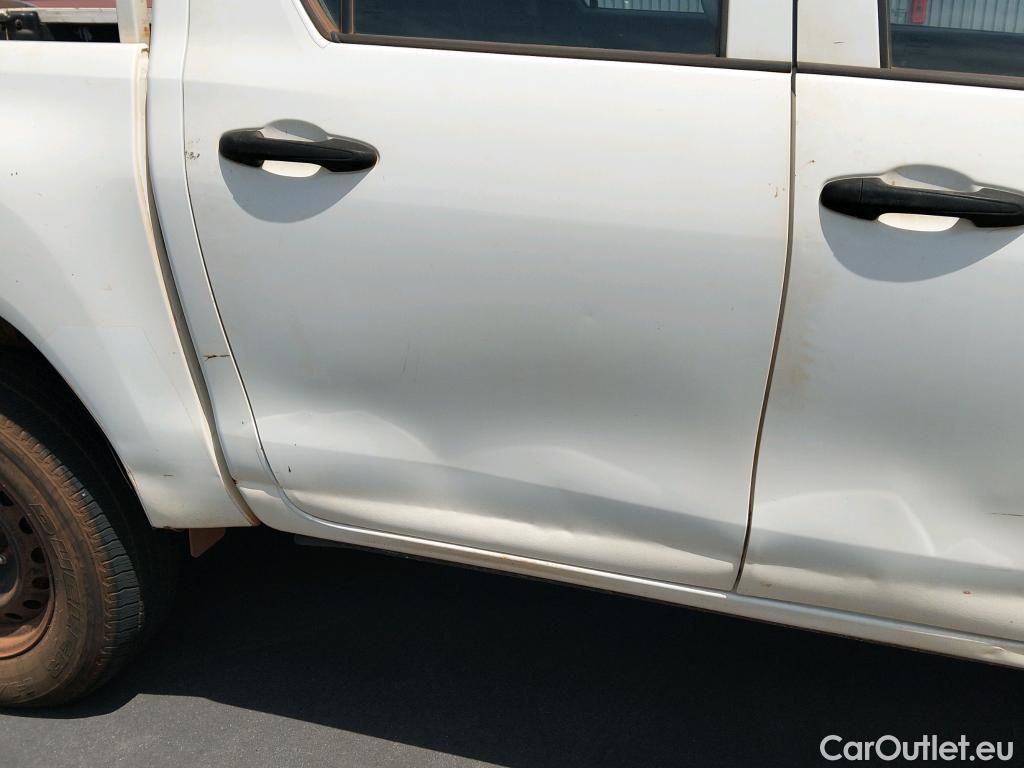  Toyota  Hilux TOYOTA  / 2016 / 4P / pickup 2.4 D-4D Cabina Doble GX #17