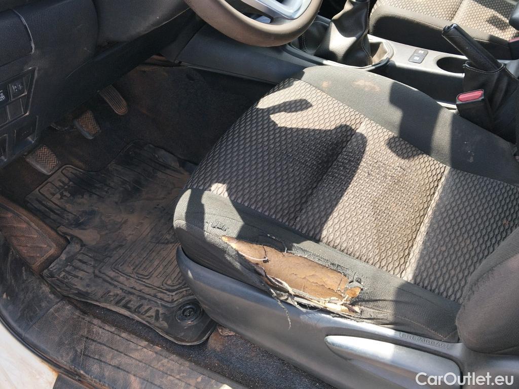  Toyota  Hilux TOYOTA  / 2016 / 4P / pickup 2.4 D-4D Cabina Doble GX #43