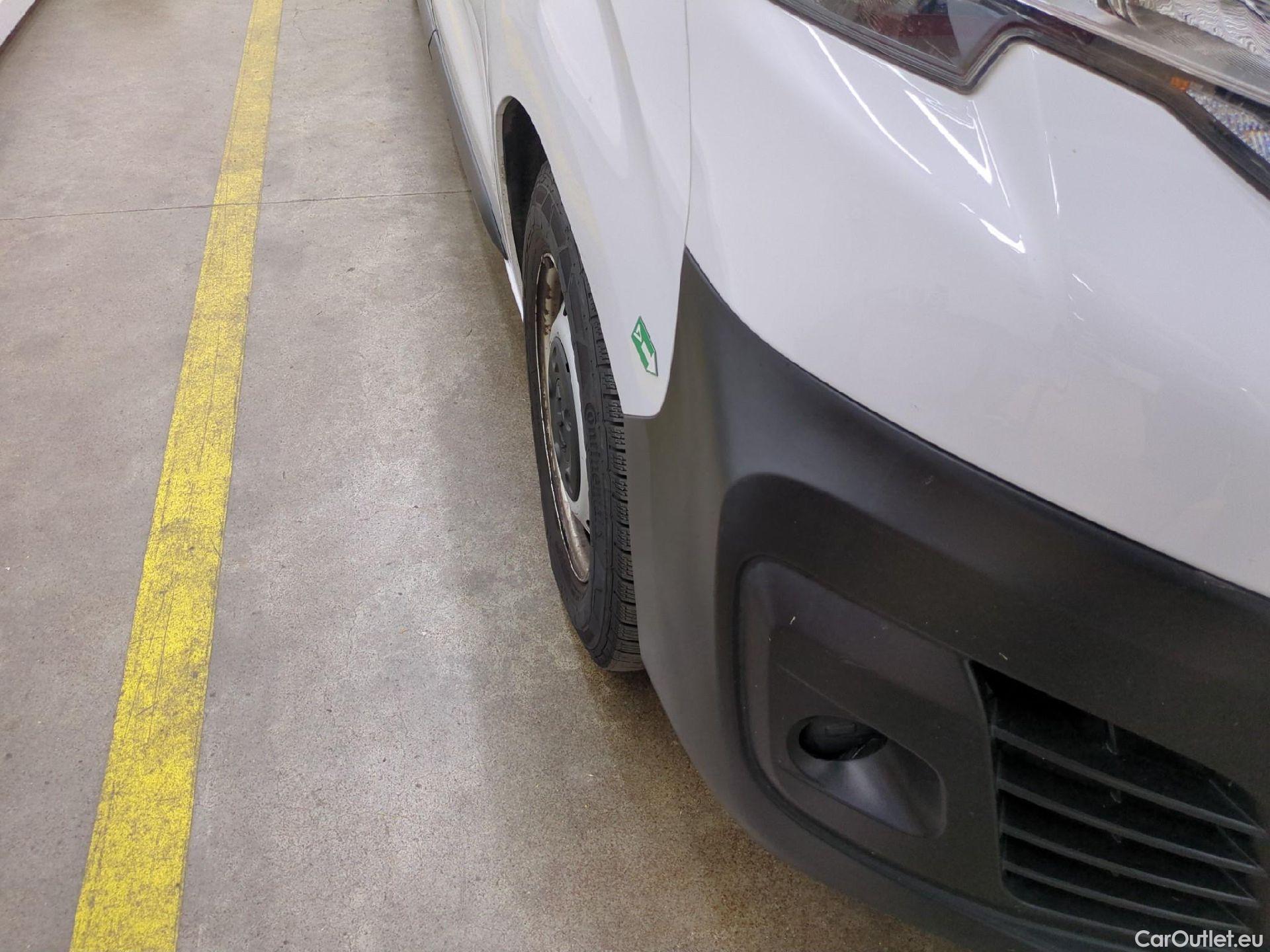  Peugeot  Expert  Fourgon Asphalt Standard 1.5 HDi 120CV BVM6 E6d #26