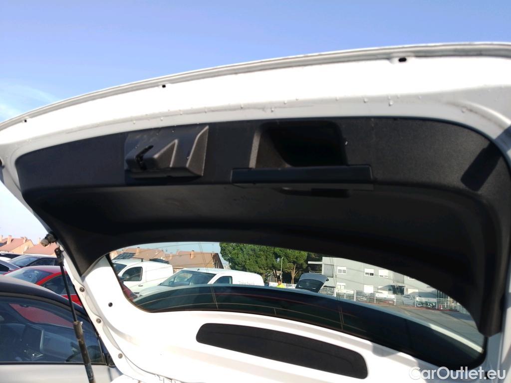  Renault  Clio RENAULT  / 2019 / 5P / berlina con portón Intens TCe 67 kW (91CV) #11