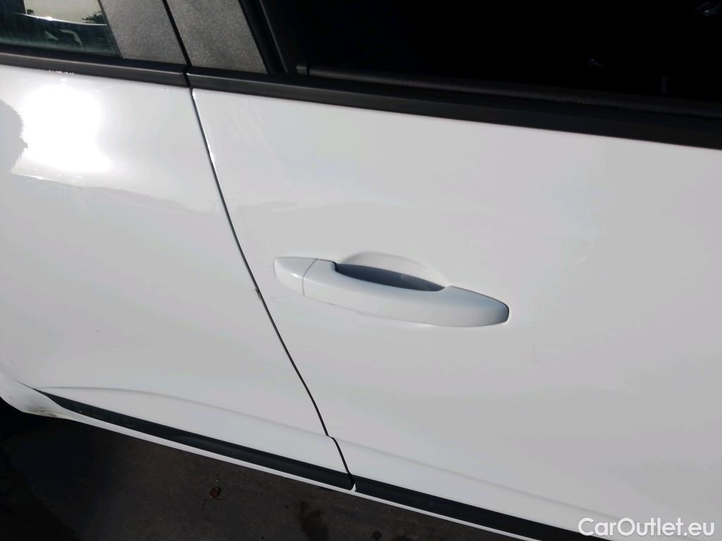  Renault  Clio RENAULT  / 2019 / 5P / berlina con portón Intens TCe 67 kW (91CV) #21