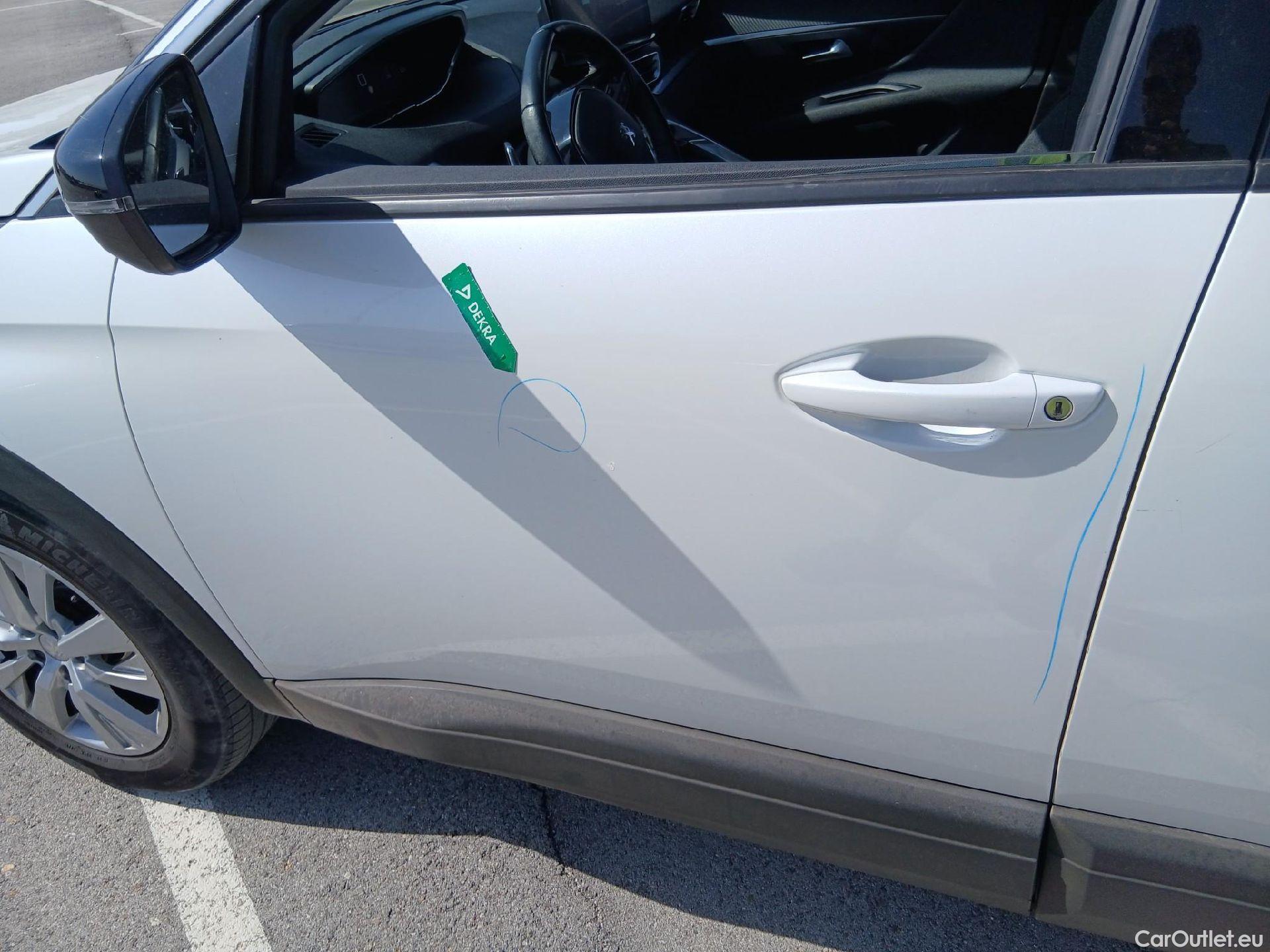  Peugeot  3008 PEUGEOT  / 2020 / 5P / todoterreno 1.5 BlueHDi 96kW S&S Active Pack EAT8 #12