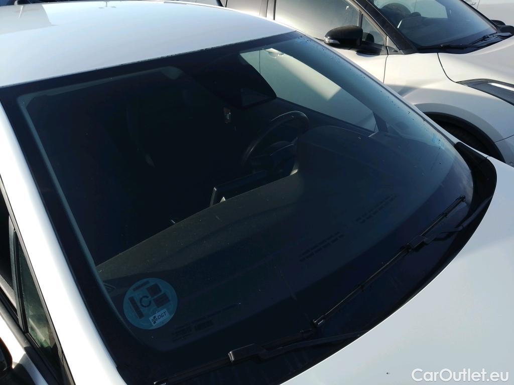  Renault  Clio RENAULT  / 2019 / 5P / berlina con portón Intens TCe 67 kW (91CV) #1