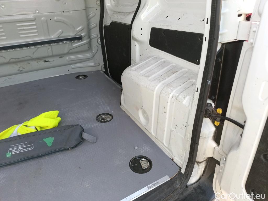  Fiat  Fiorino FIAT  / 2016 / 3P / furgón derivado de turismo Cargo Base 1.3 Mjet 59kW (80CV) E6 #5