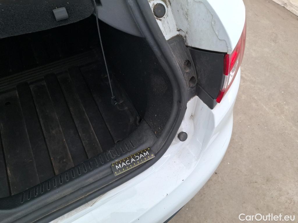  Renault  Clio  IV Air MediaNav 1.5 dCi 75CV BVM5 E6 #15