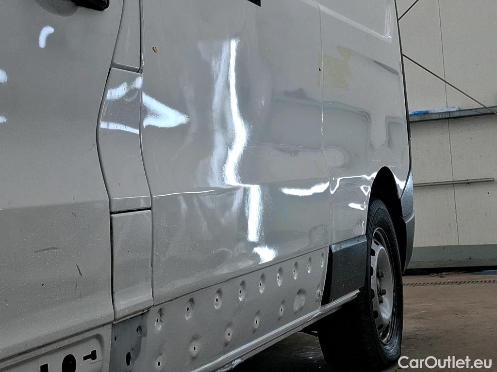  Renault  Trafic  III Fourgon L2H1 3T Confort 2.0 dCi 130CV BVM6 E6d #26