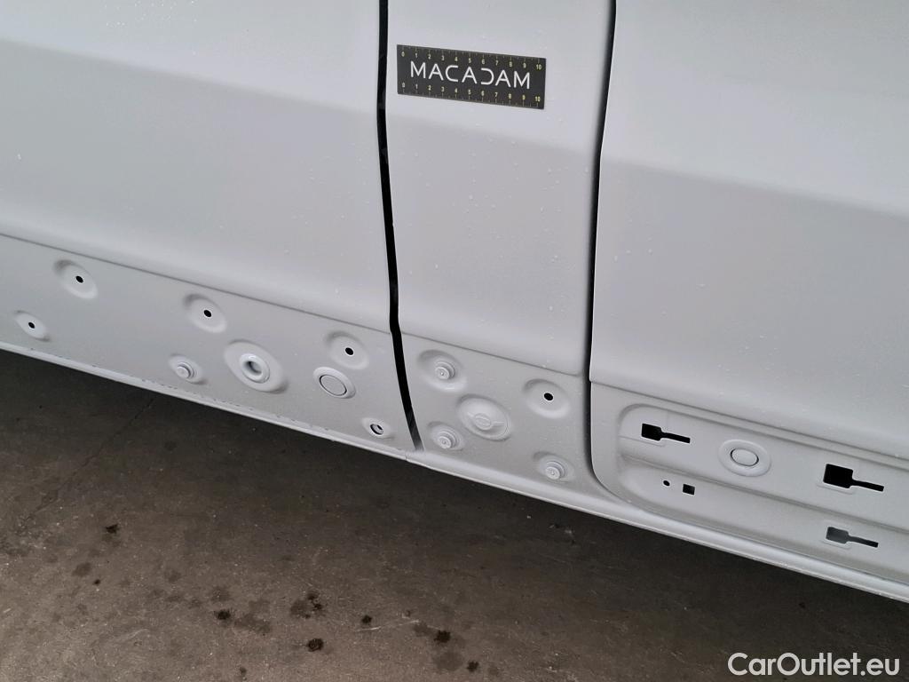  Renault  Trafic  III Fourgon L2H1 3T Confort 2.0 dCi 130CV BVM6 E6d #146