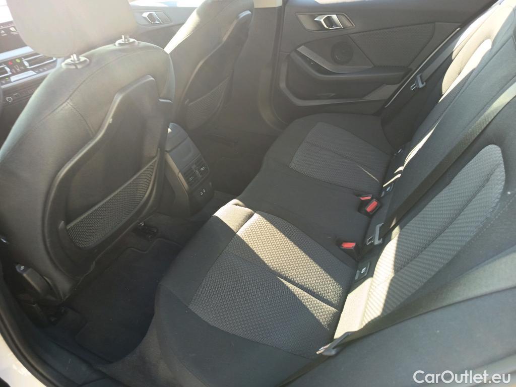  Bmw  Serie 1 BMW  / 2019 / 5P / berlina con portón 118d #9