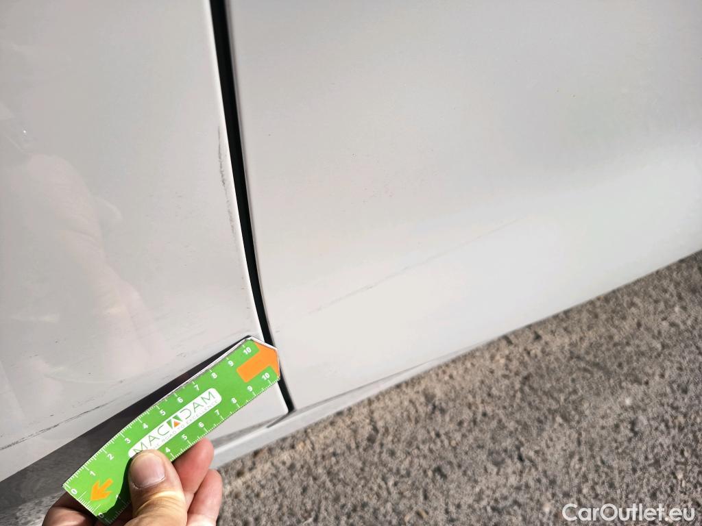  Bmw  Serie 1 BMW  / 2019 / 5P / berlina con portón 118d #29