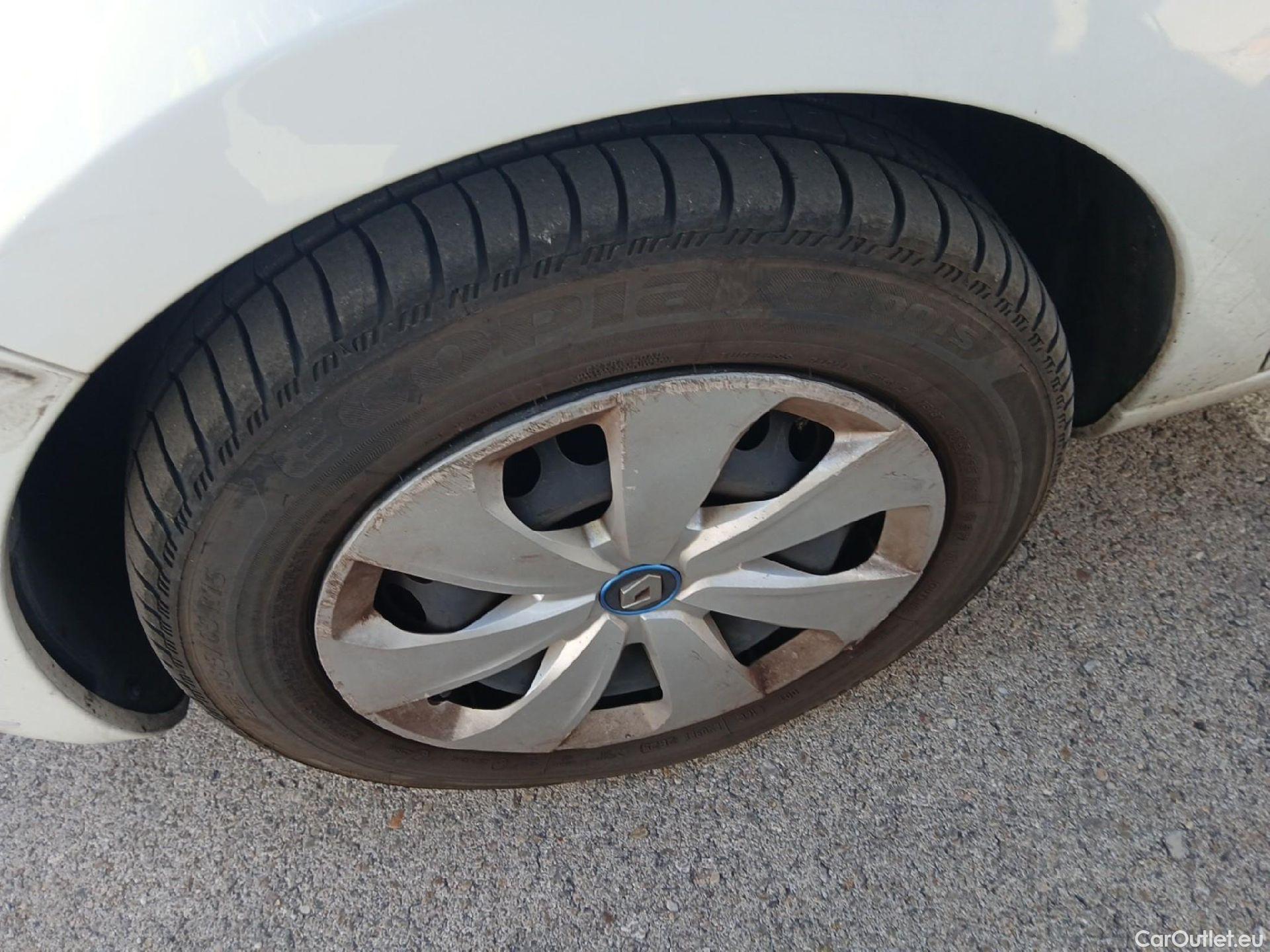 Renault  Zoe RENAULT  / 2019 / 5P / berlina con portón Life 80 kW R110 Bateria 40kWh #8