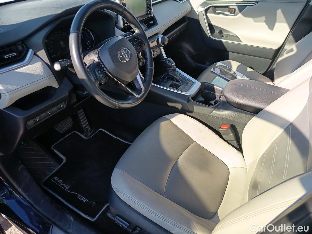  Toyota  RAV4 TOYOTA  / 2018 / 5P / todoterreno 2.5l 220H Luxury #17