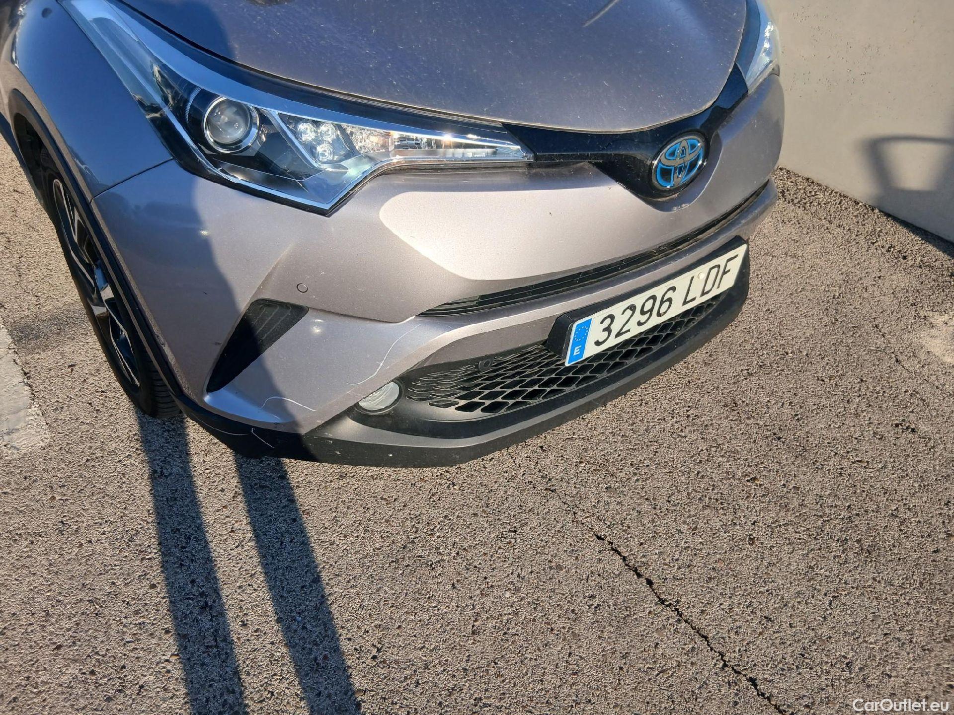  Toyota  C-HR TOYOTA  / 2016 / 5P / todoterreno 1.8 125H Advance (CX) #2