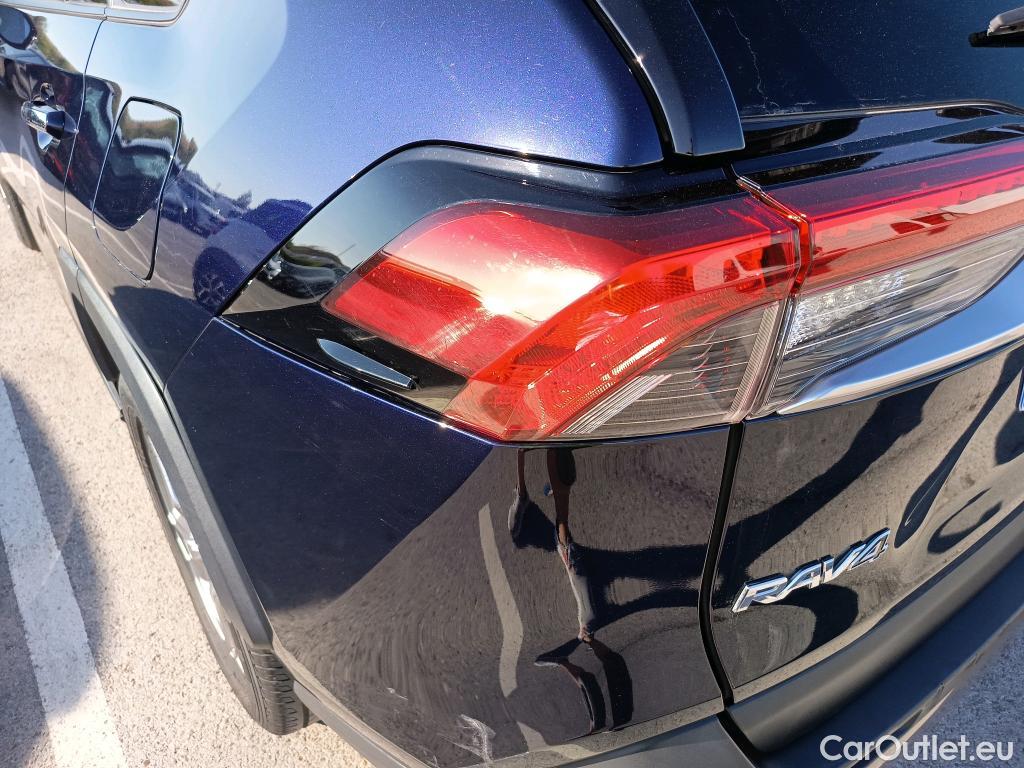  Toyota  RAV4 TOYOTA  / 2018 / 5P / todoterreno 2.5l 220H Luxury #38