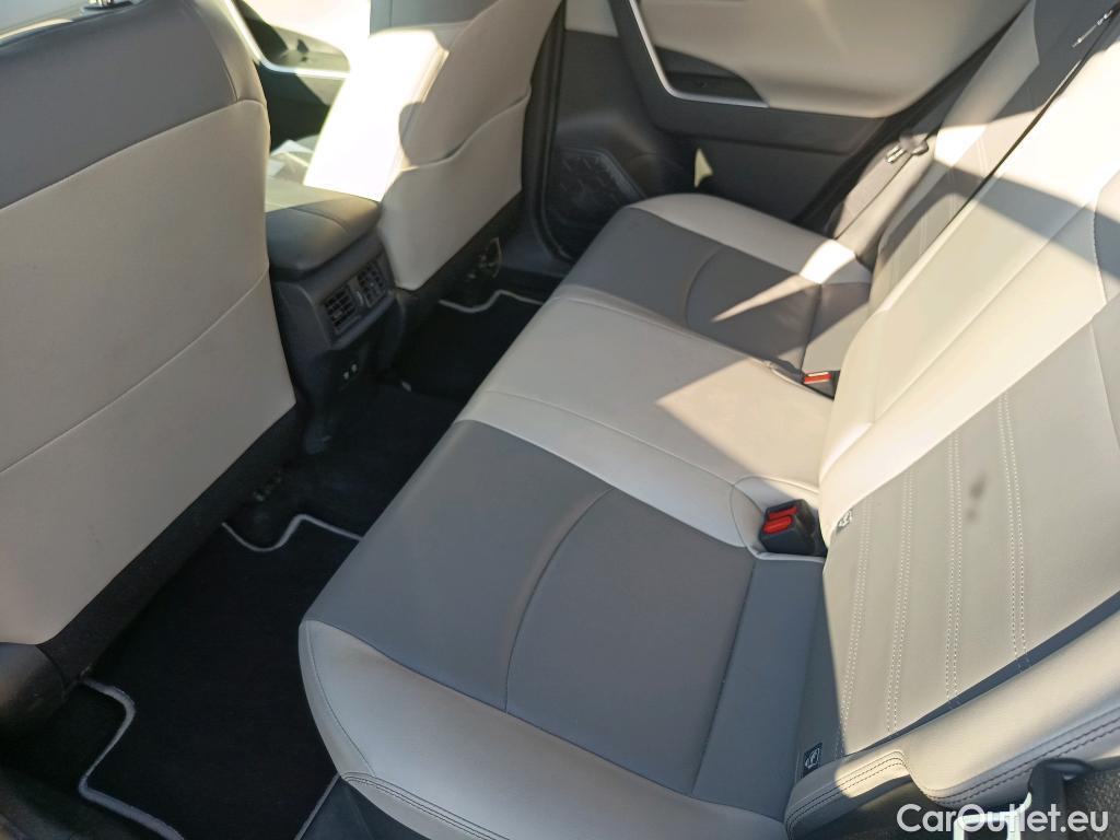  Toyota  RAV4 TOYOTA  / 2018 / 5P / todoterreno 2.5l 220H Luxury #16