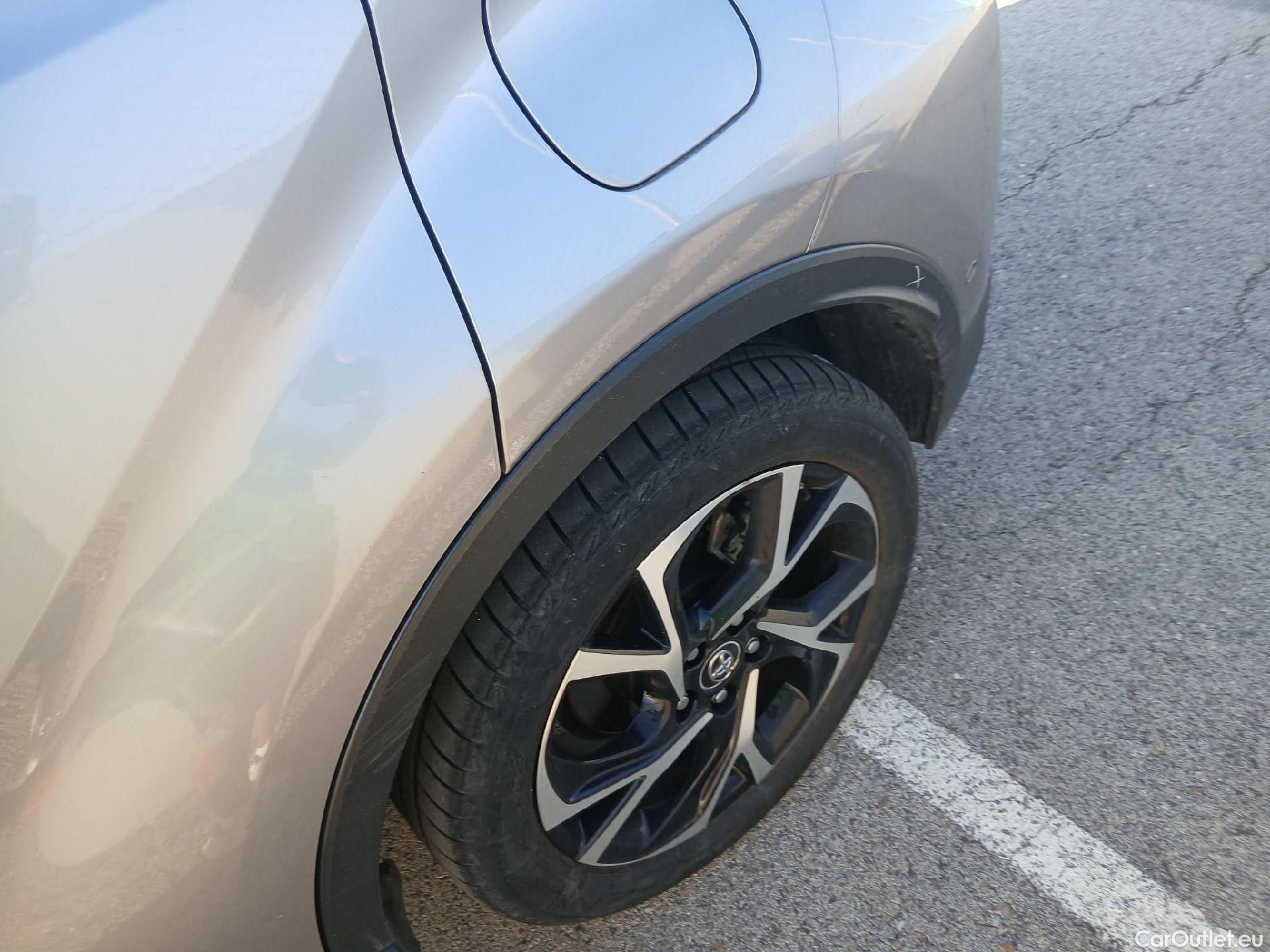  Toyota  C-HR TOYOTA  / 2016 / 5P / todoterreno 1.8 125H Advance (CX) #10