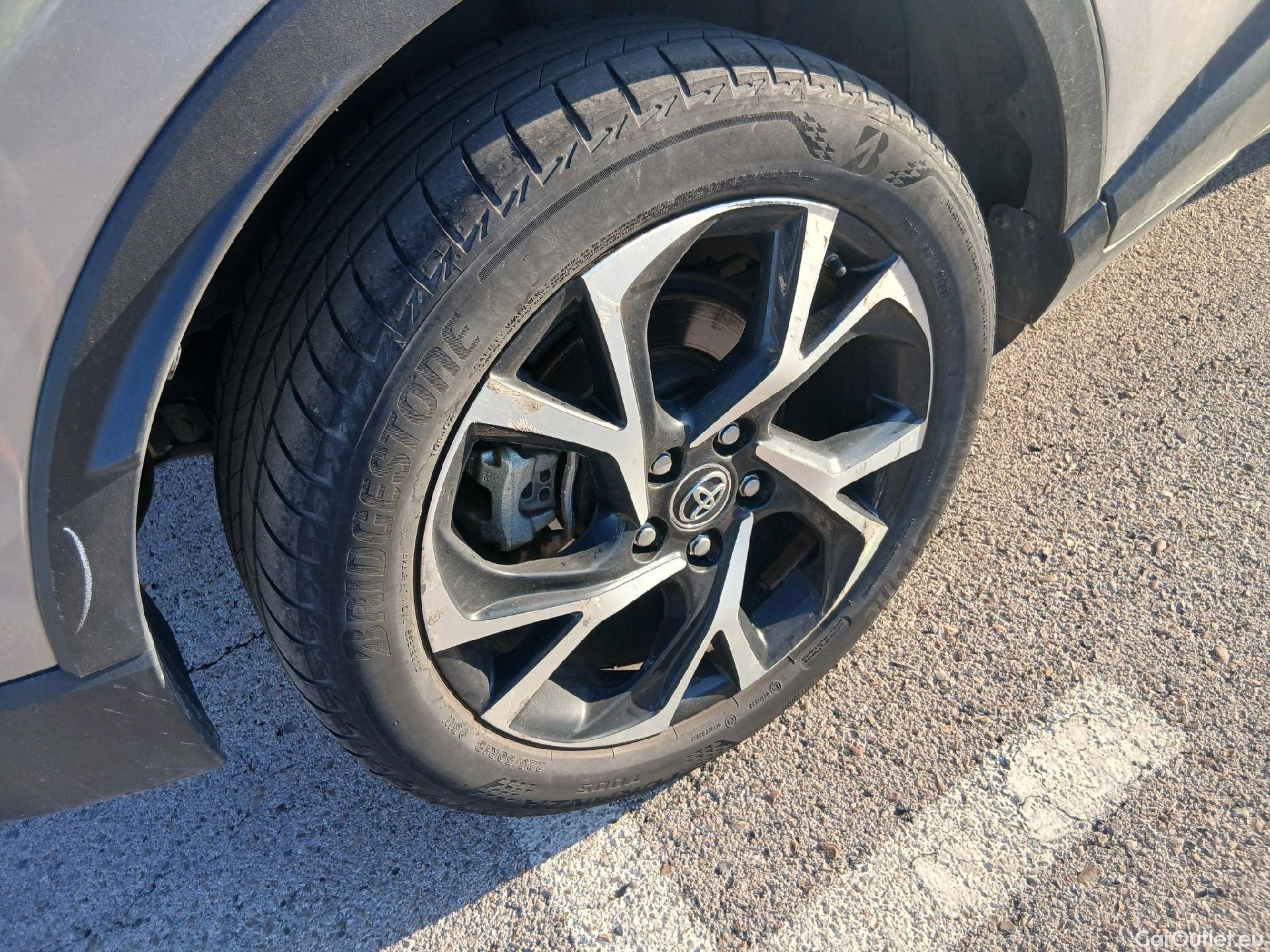  Toyota  C-HR TOYOTA  / 2016 / 5P / todoterreno 1.8 125H Advance (CX) #26