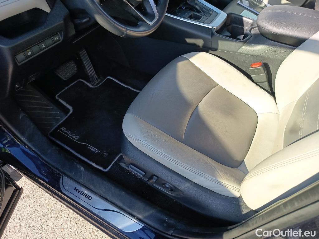  Toyota  RAV4 TOYOTA  / 2018 / 5P / todoterreno 2.5l 220H Luxury #18