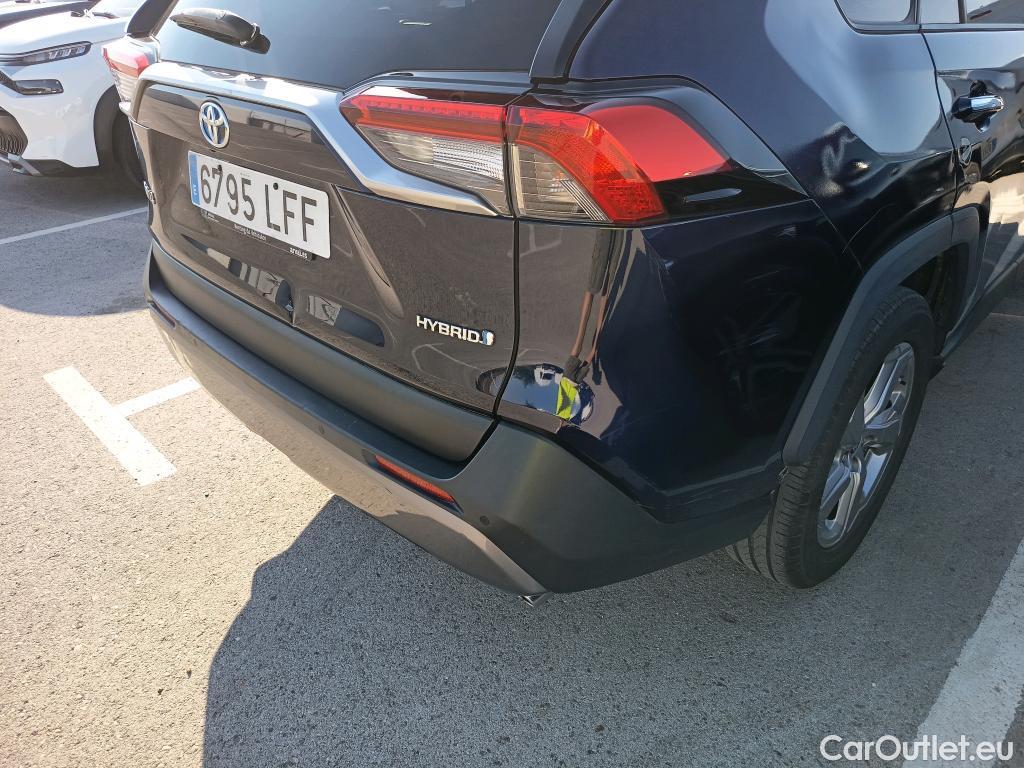  Toyota  RAV4 TOYOTA  / 2018 / 5P / todoterreno 2.5l 220H Luxury #29