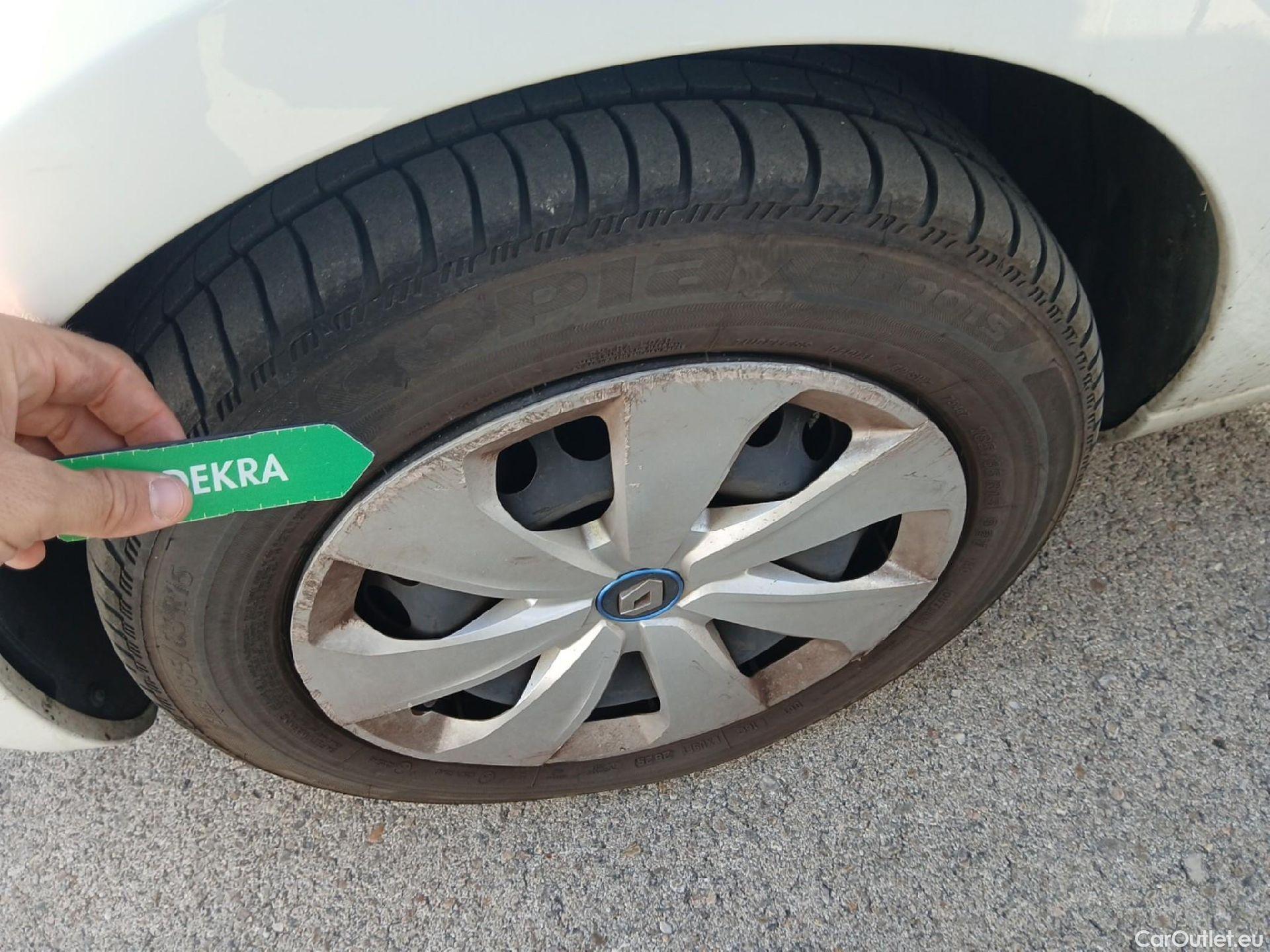  Renault  Zoe RENAULT  / 2019 / 5P / berlina con portón Life 80 kW R110 Bateria 40kWh #9