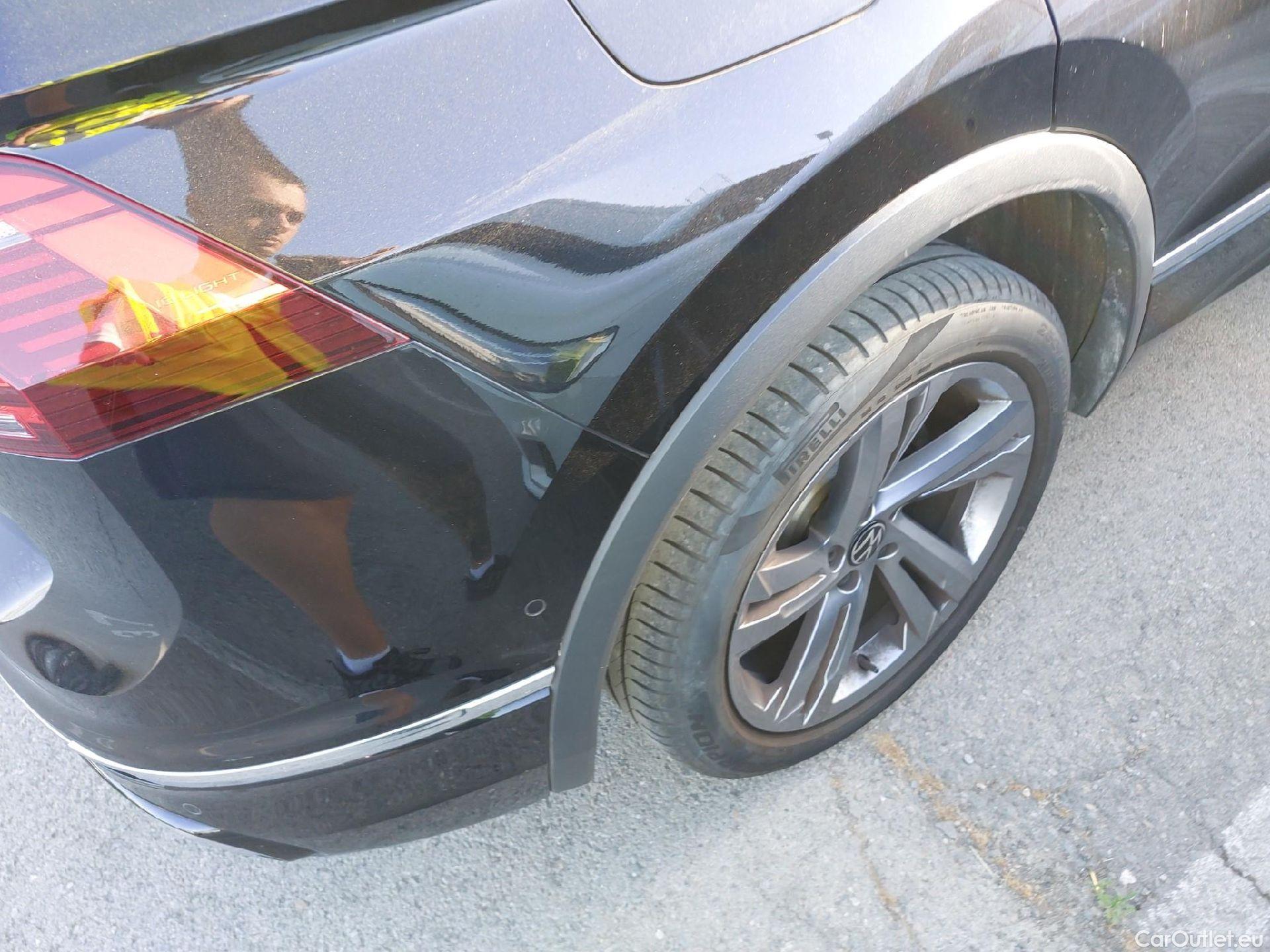  Volkswagen  Tiguan VOLKSWAGEN  / 2020 / 5P / todoterreno R-Line 2.0 TDI 110kW (150CV) DSG #29