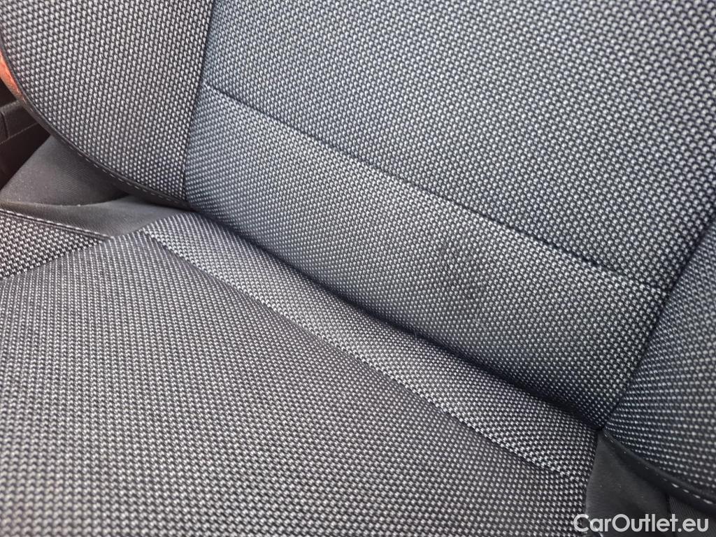 Renault  Captur RENAULT  / 2019 / 5P / SUV Intens E-TECH Plug-in 160 #37