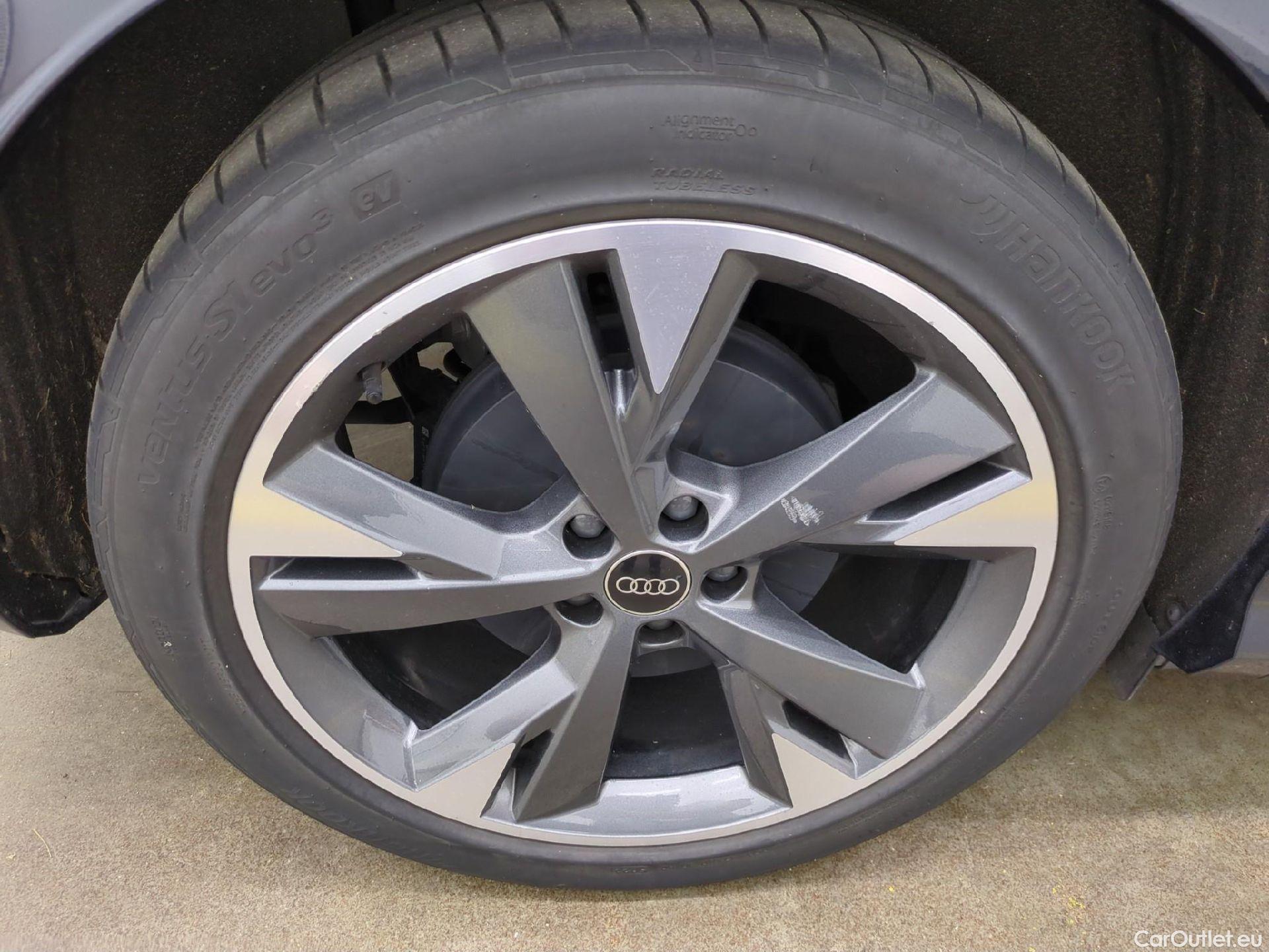  Audi  Q4 E-Tron  40 e-tron S line BVA #14