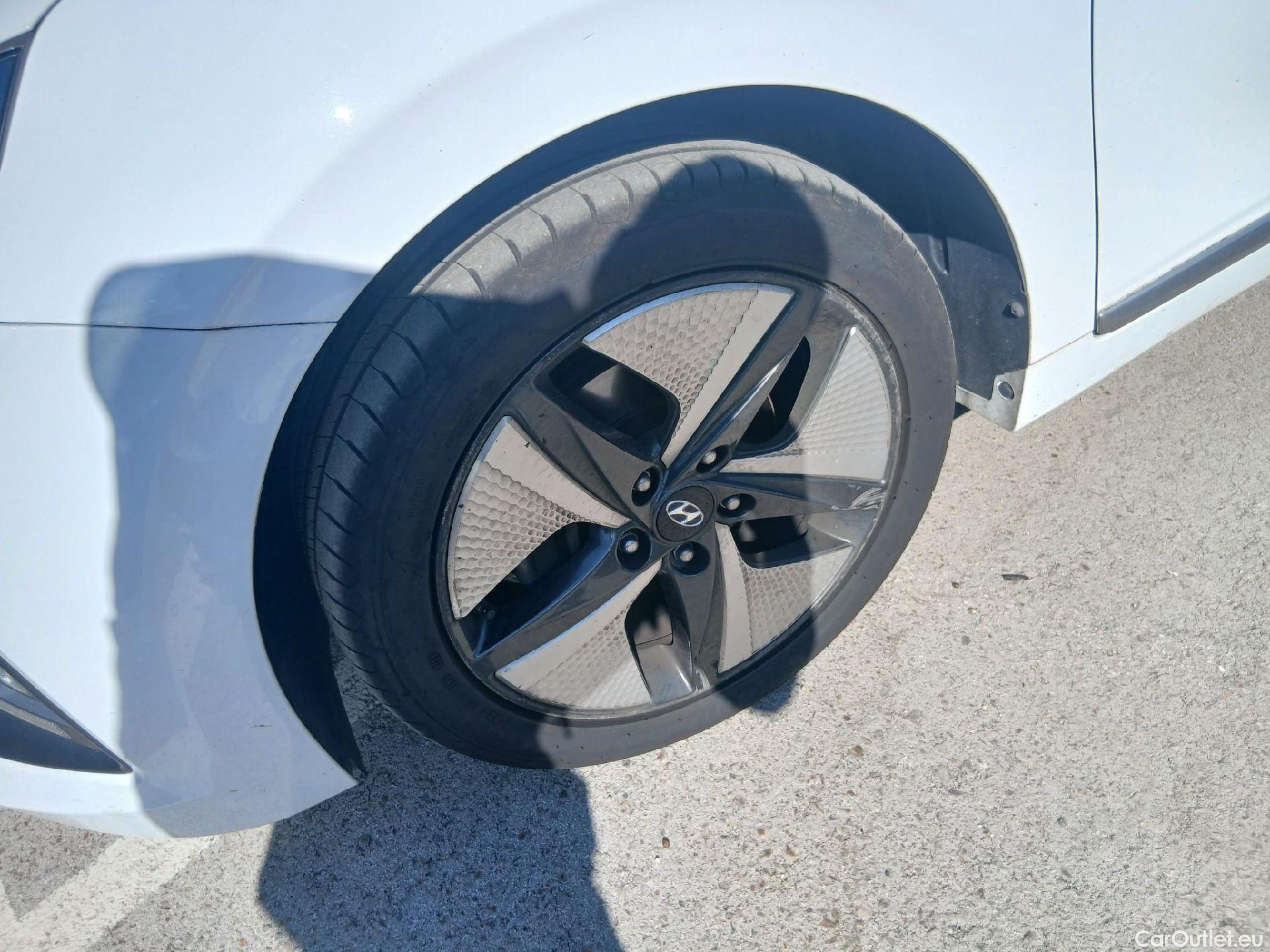  Hyundai   Ioniq HYUNDAI / 2019 / 5P / berlina con portón 1.6 GDI HEV Tecno DCT #11