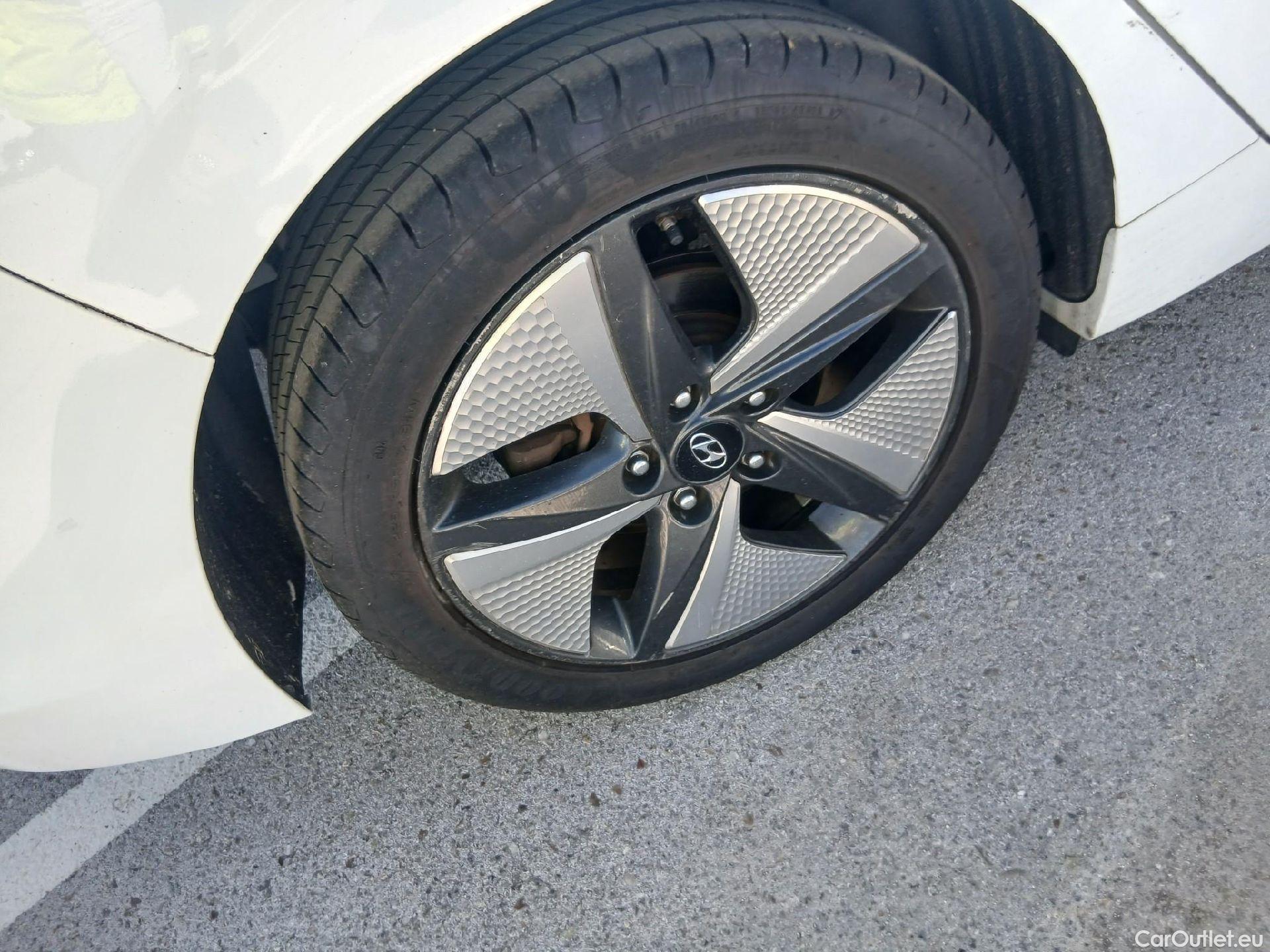  Hyundai   Ioniq HYUNDAI / 2019 / 5P / berlina con portón 1.6 GDI HEV Tecno DCT #25