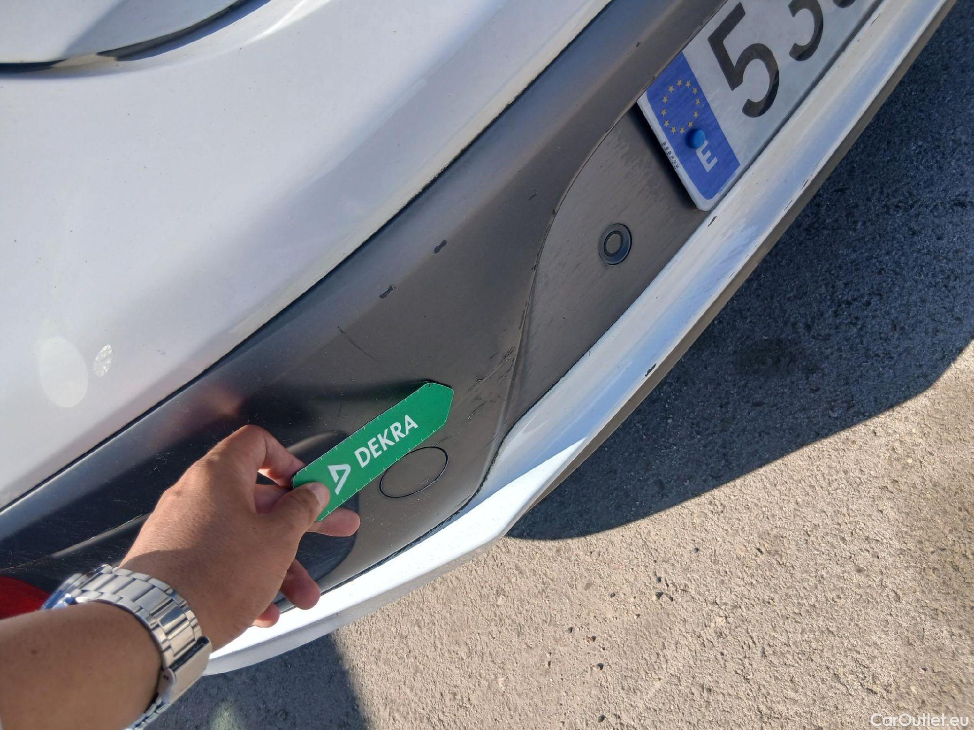  Hyundai   Ioniq HYUNDAI / 2019 / 5P / berlina con portón 1.6 GDI HEV Tecno DCT #18