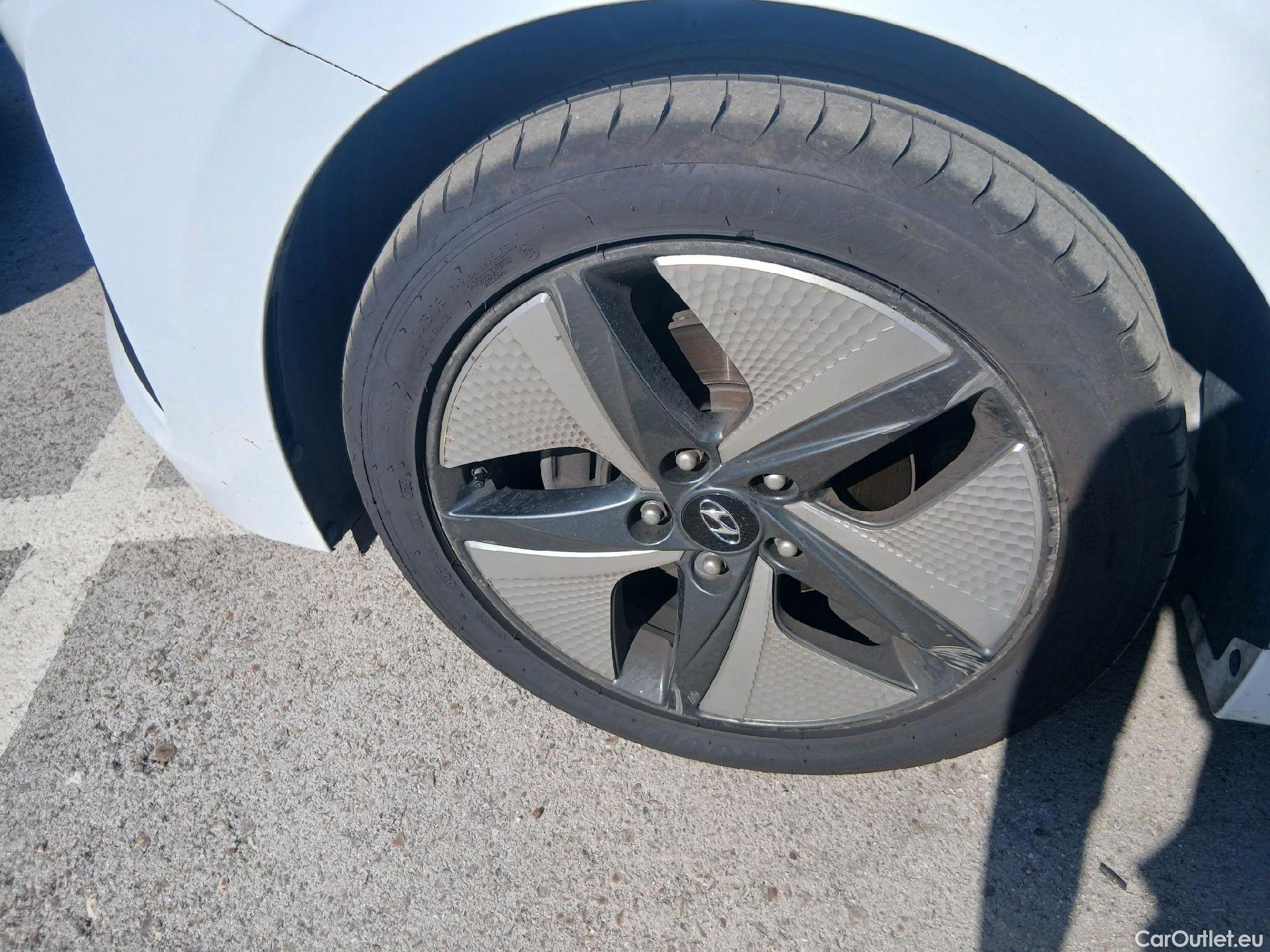  Hyundai   Ioniq HYUNDAI / 2019 / 5P / berlina con portón 1.6 GDI HEV Tecno DCT #2