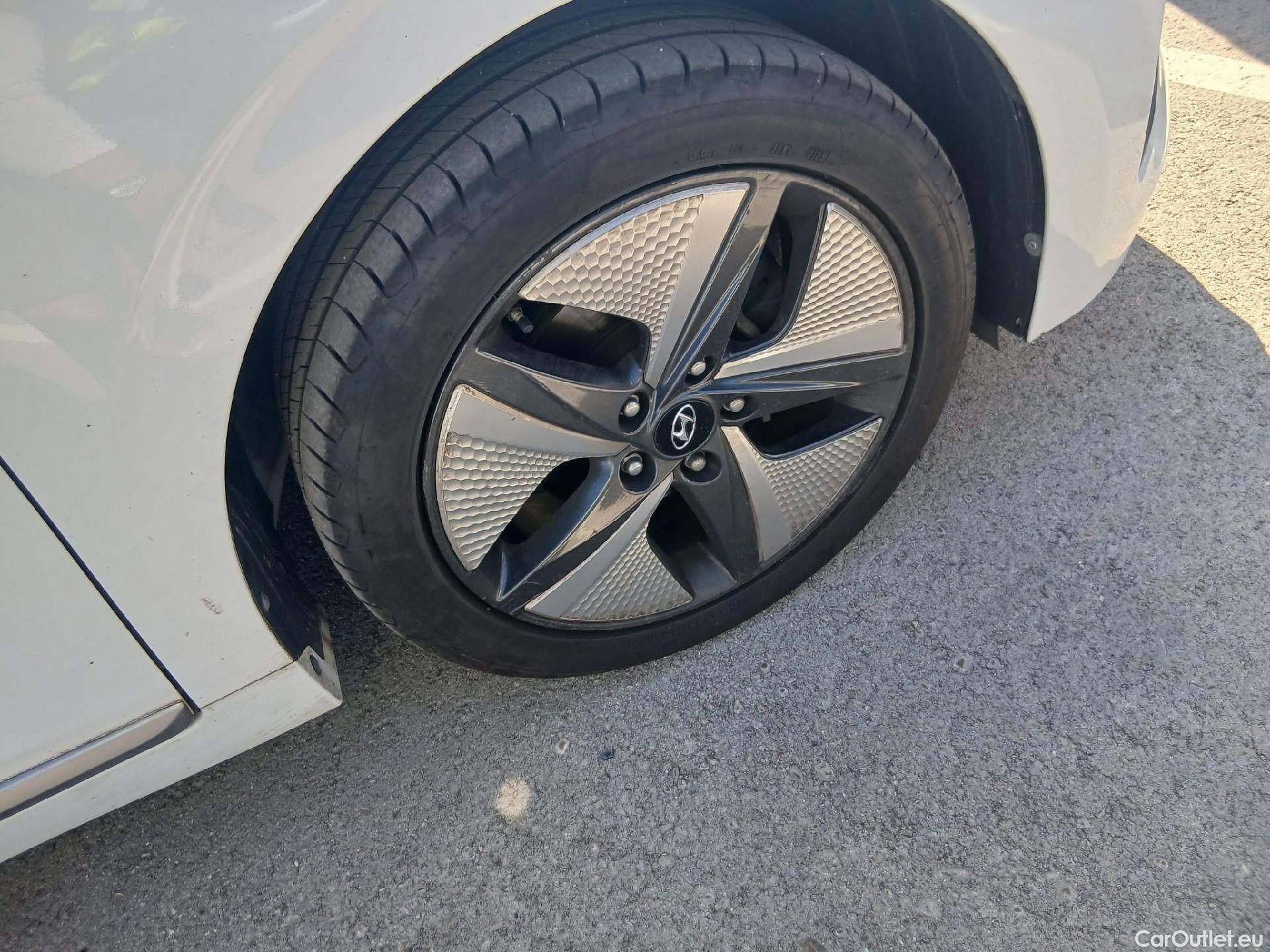  Hyundai   Ioniq HYUNDAI / 2019 / 5P / berlina con portón 1.6 GDI HEV Tecno DCT #29