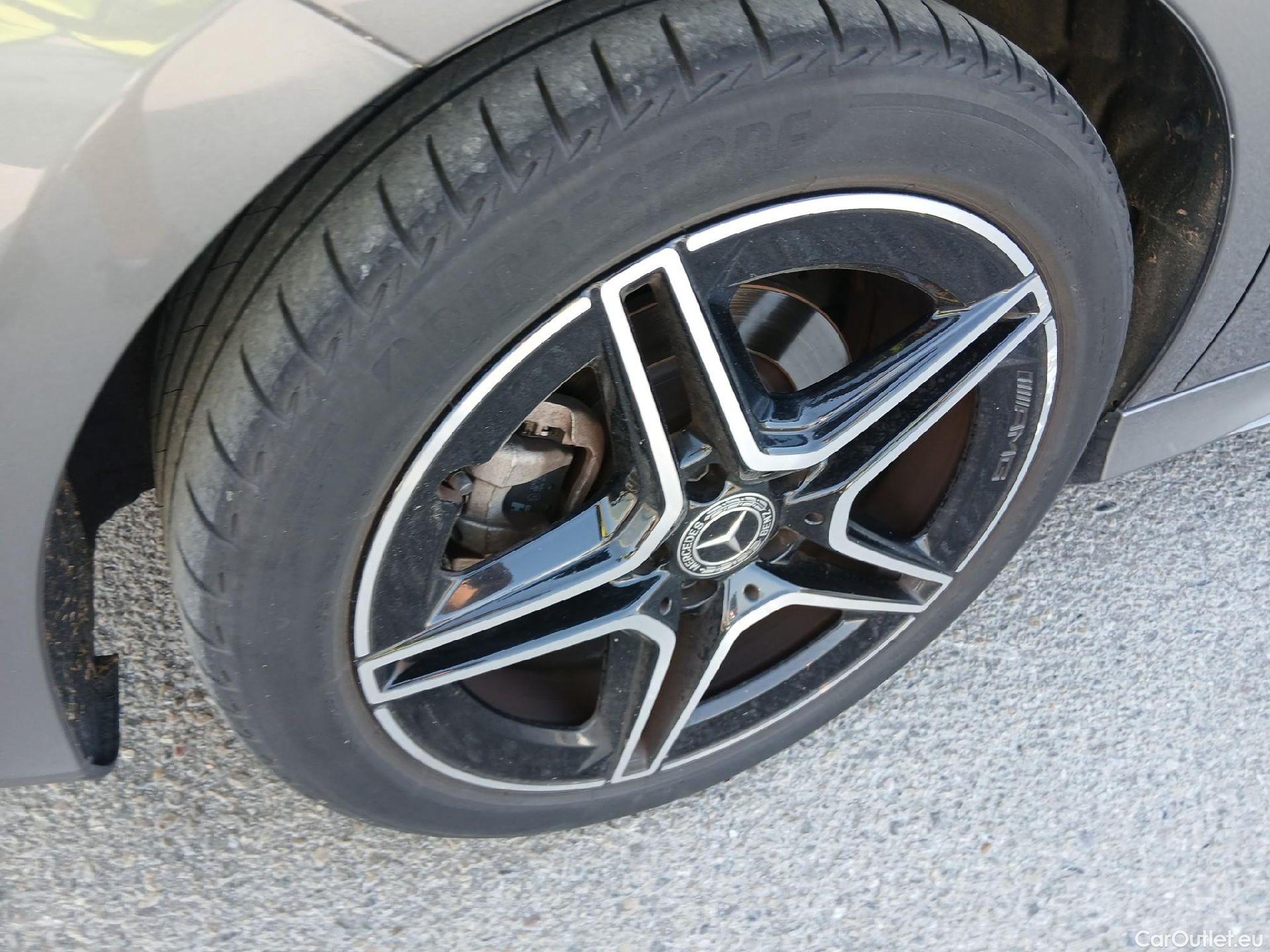  Mercedes  CLA-Klasse MERCEDES-BENZ CLA / 2019 / 5P / familiar CLA 200 D DCT Shooting Brake #14