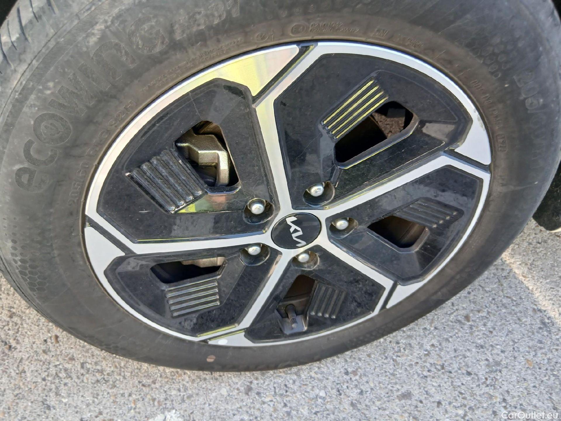  KIA  Niro KIA  / 2022 / 5P / crossover 1.6 GDi HEV 104kW (141CV) Drive #10