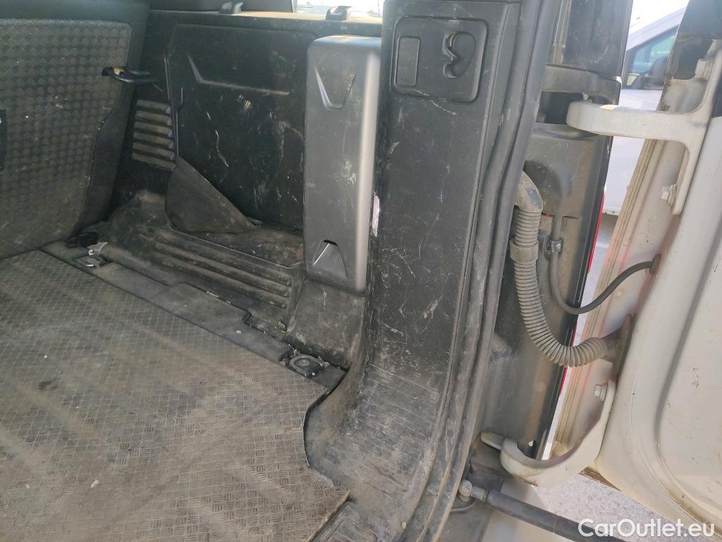  Land Rover  Defender LAND ROVER  / 2019 / 5P / todoterreno 2.0 D240 SD4 110 Auto 4WD #15